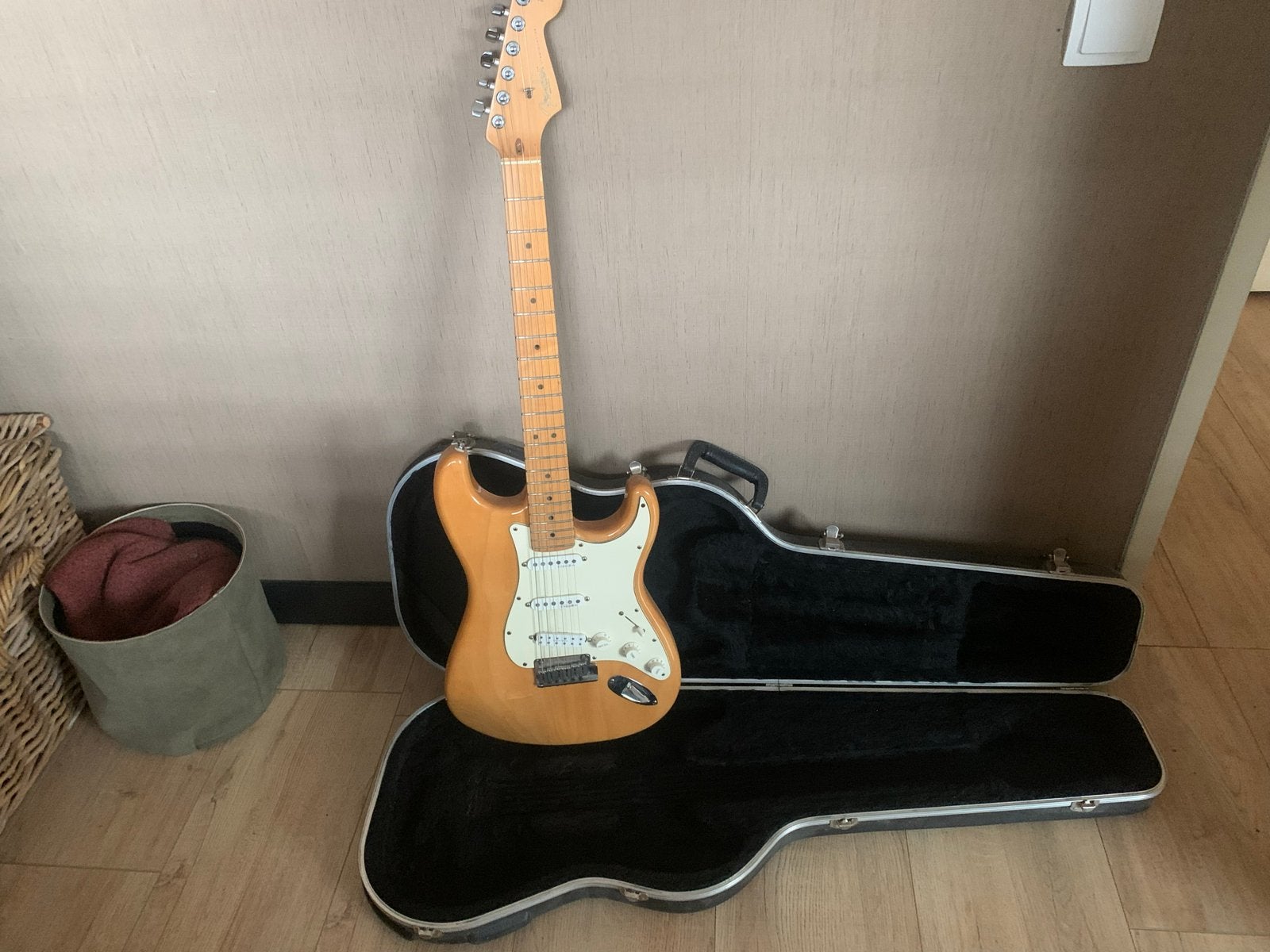 Fender USA Stratocaster met Kinman Hx elementen en koffer, Muziek en Instrumenten, Snaarinstrumenten | Gitaren | Elektrisch, Ophalen