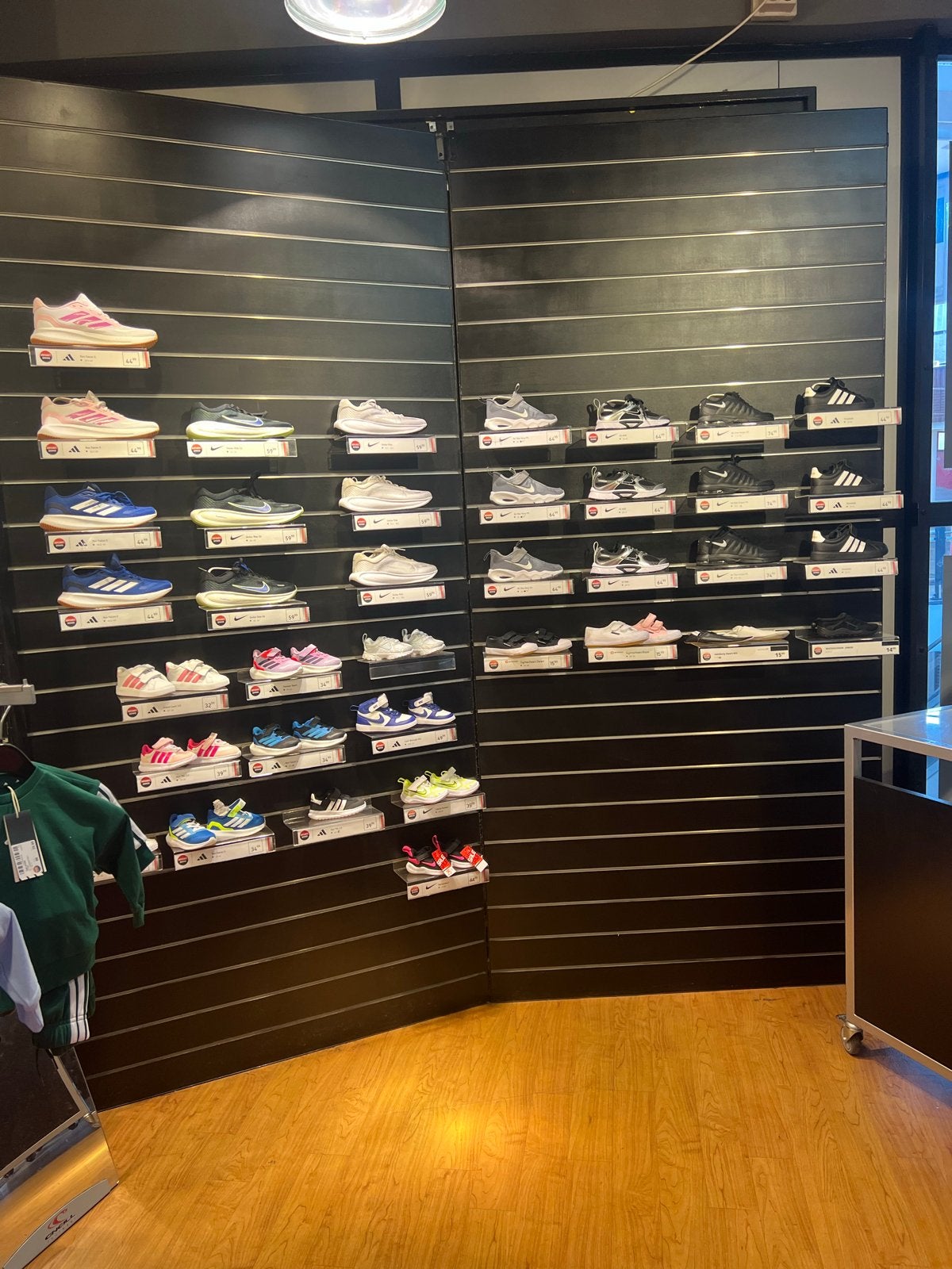 Diverse Winkelrekken en Displays voor Retail, Ophalen