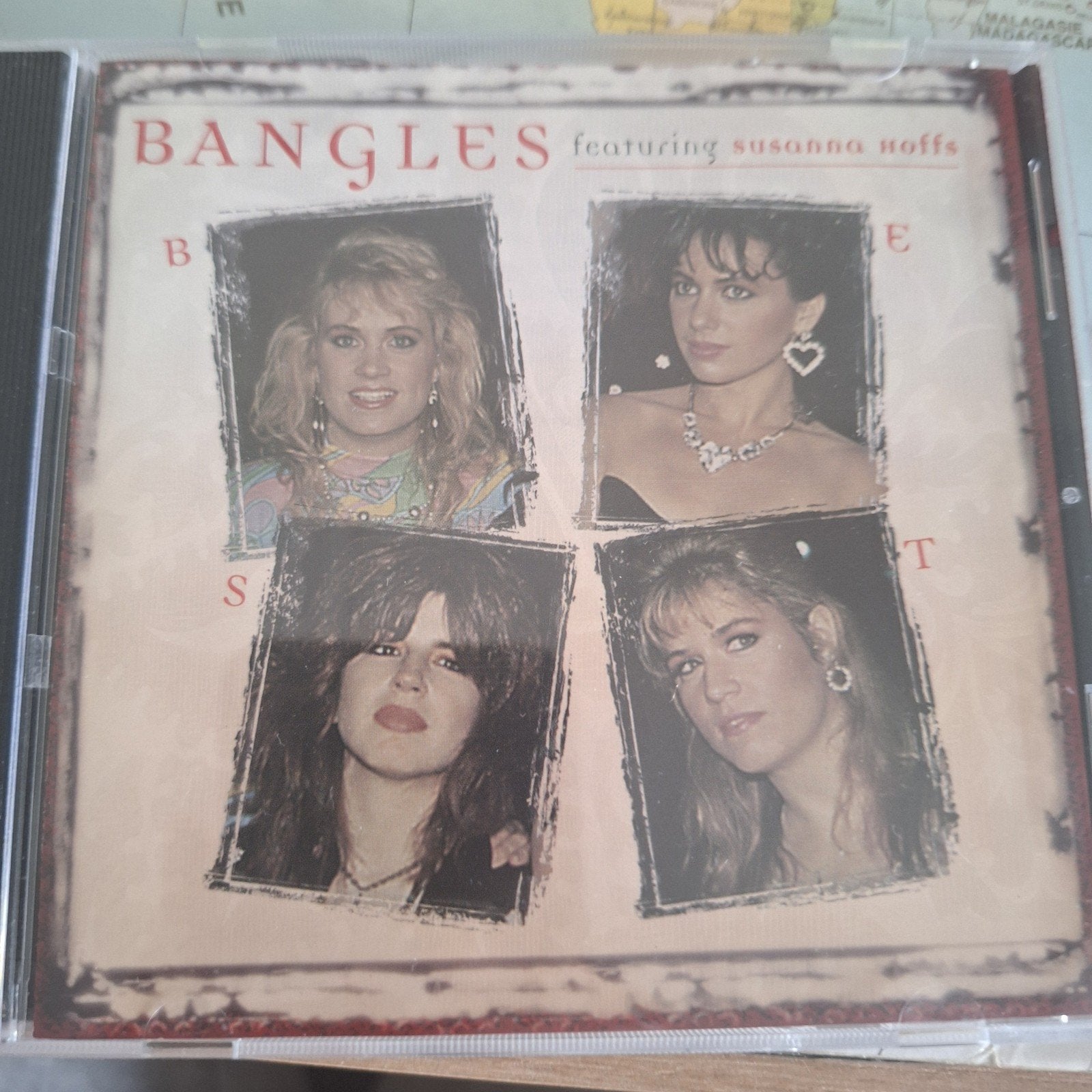 Bangles - The Best featuring Susanna Hoffs CD, Inclusief boekje, Gebruikt, Ophalen of Verzenden, Verzamelalbum