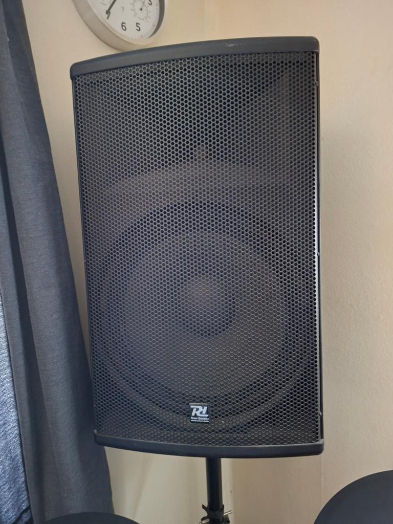 2X Power Dynamics active 15 inch 350 watt speakers., Audio, Tv en Foto, Luidsprekers, Zo goed als nieuw, 120 watt of meer, Front, Rear of Stereo speakers