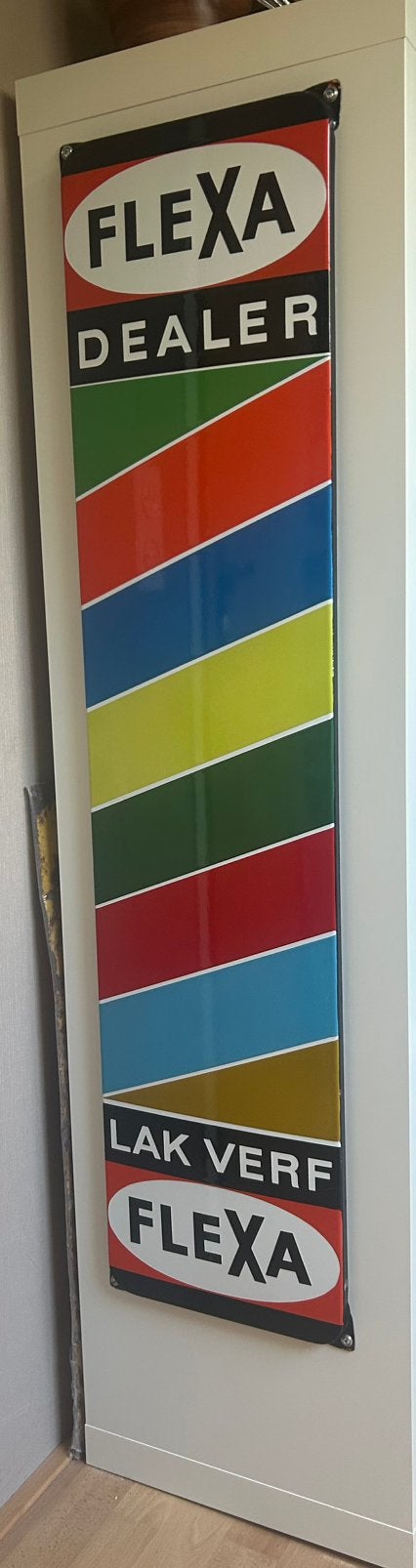 Flexa emaille reclamebord, 120 cm x 28 cm, Langcat Bussum, Verzamelen, Merken en Reclamevoorwerpen, Ophalen, Zo goed als nieuw