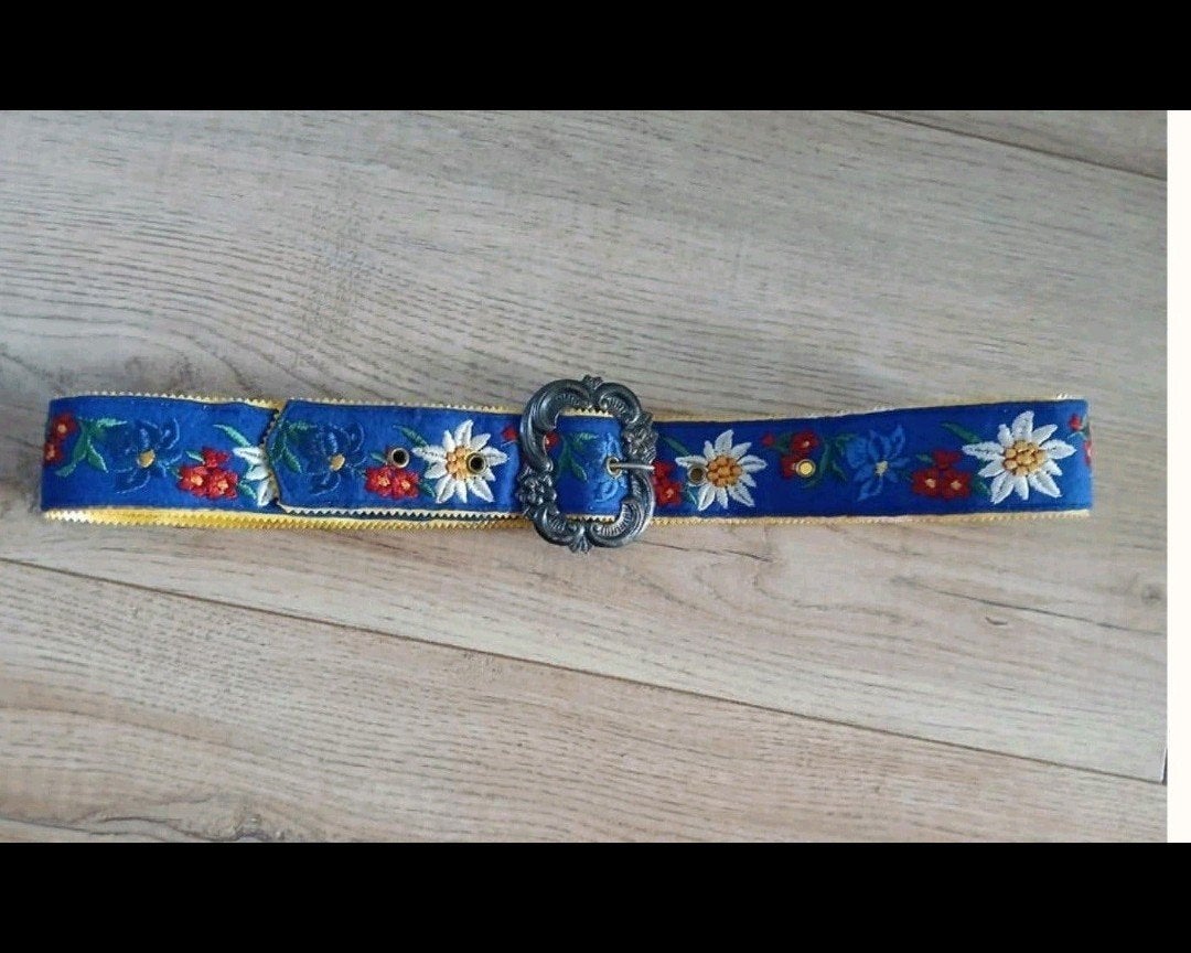 Prachtige Alpiene / Trachten Riem met Edelweiss Borduurwerk, Kleding | Dames, Ophalen of Verzenden, Zo goed als nieuw, Overige kleuren
