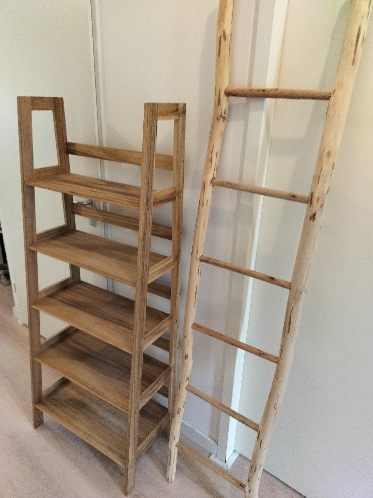 Decoratie ladder en etalage kast, Ophalen, Met plank(en), Zo goed als nieuw, Minder dan 150 cm