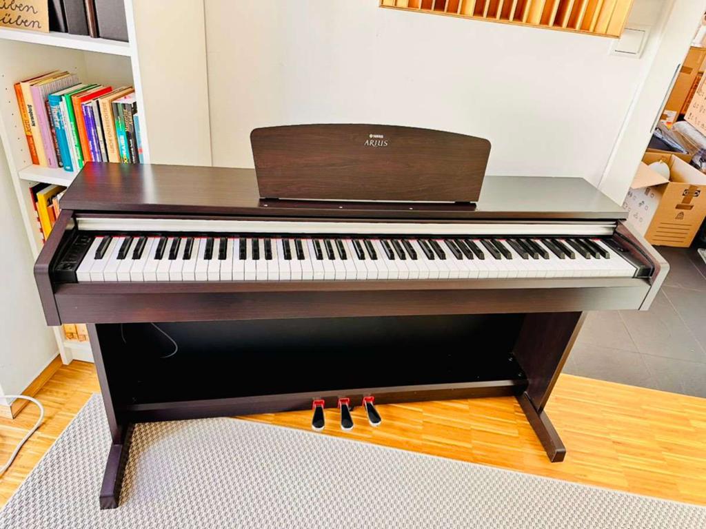 Moet vandaag weg yamaha digitale piano vaste prijs, Muziek en Instrumenten, Bruin, Digitaal, Ophalen of Verzenden, Zo goed als nieuw