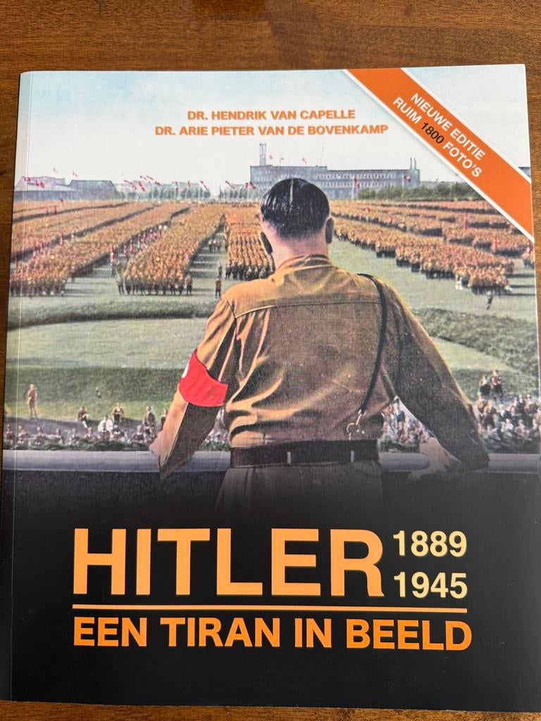 Hitler 1889 1945 Een tiran in beeld Nieuwe editie 1900 fotos, Tweede Wereldoorlog, Ophalen of Verzenden, Zo goed als nieuw, Overige onderwerpen