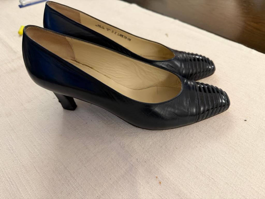 Bally Leren Pumps - donkerblauw Maat 38, Kleding | Dames, Schoenen, Ophalen of Verzenden, Zo goed als nieuw, Zwart, Pumps
