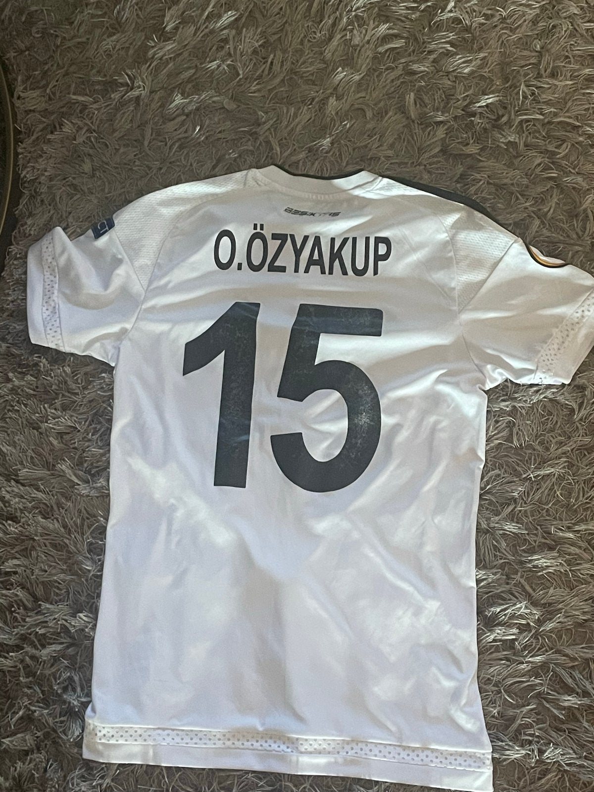 Uniek Beşiktaş voetbalshirt Van Oguzhan Ozyakup, Verzenden, Gebruikt, Buitenlandse clubs, Shirt