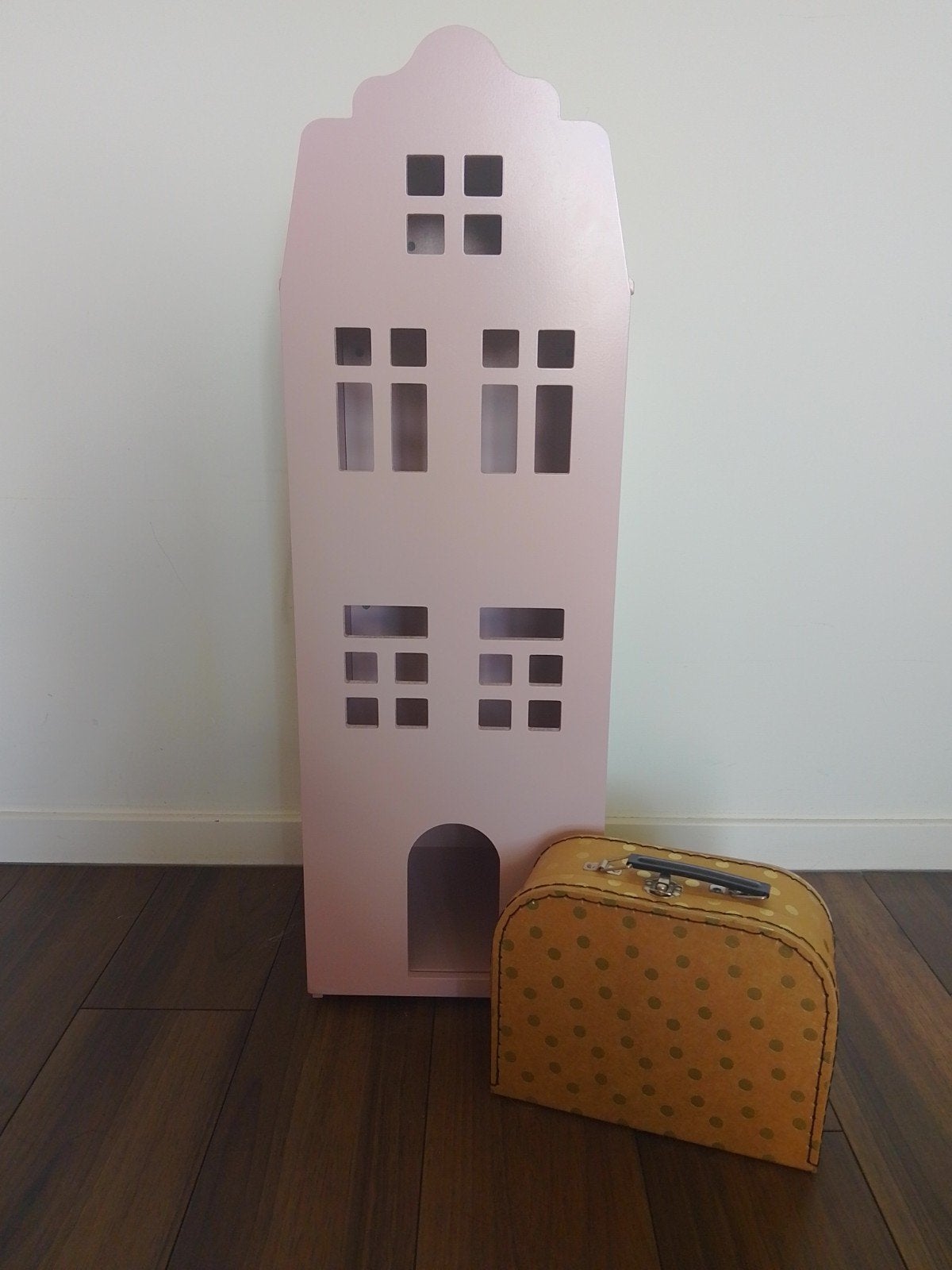 Poppenhuis / Kast met Meeneem Koffertje & Waldorf Poppen, Kinderen en Baby's, Ophalen of Verzenden, Gebruikt, Poppenhuis