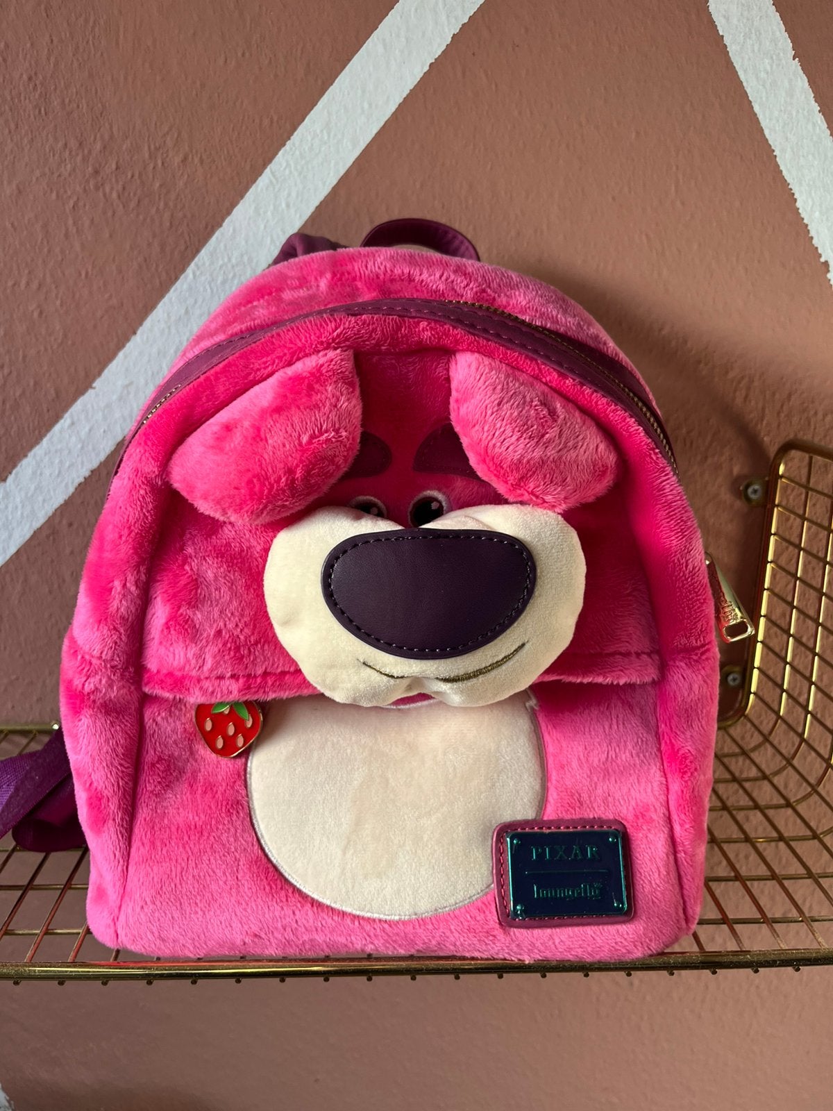Loungefly Disney Pixar Lotso Cosplay Mini Backpack / rugzak, Ophalen of Verzenden, Overige figuren, Nieuw, Tas, Koffer of Zak