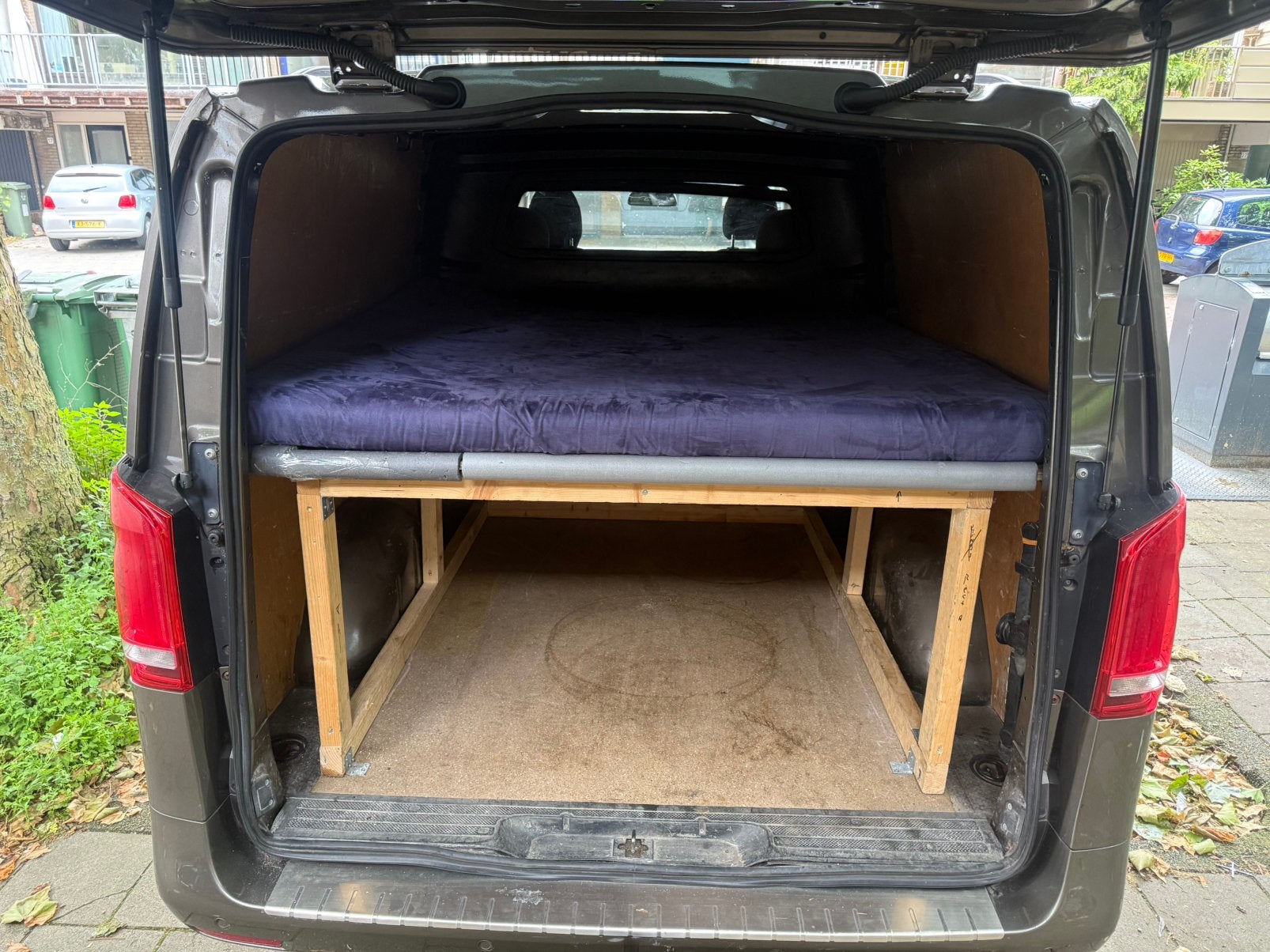 Mercedes vito bed, Ophalen, Zo goed als nieuw, 110 cm of meer, Minder dan 65 cm