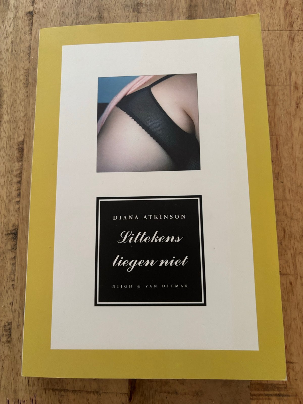 Littekens liegen niet - Diana Atkinson (roman), Ophalen of Verzenden, Gelezen, Nederland