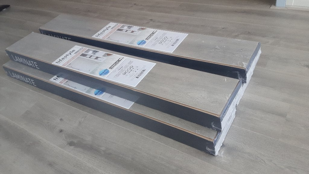 4 pakken kliklaminaat-grijs (nieuw), Ophalen, Nieuw, Grijs, 5 tot 10 m²