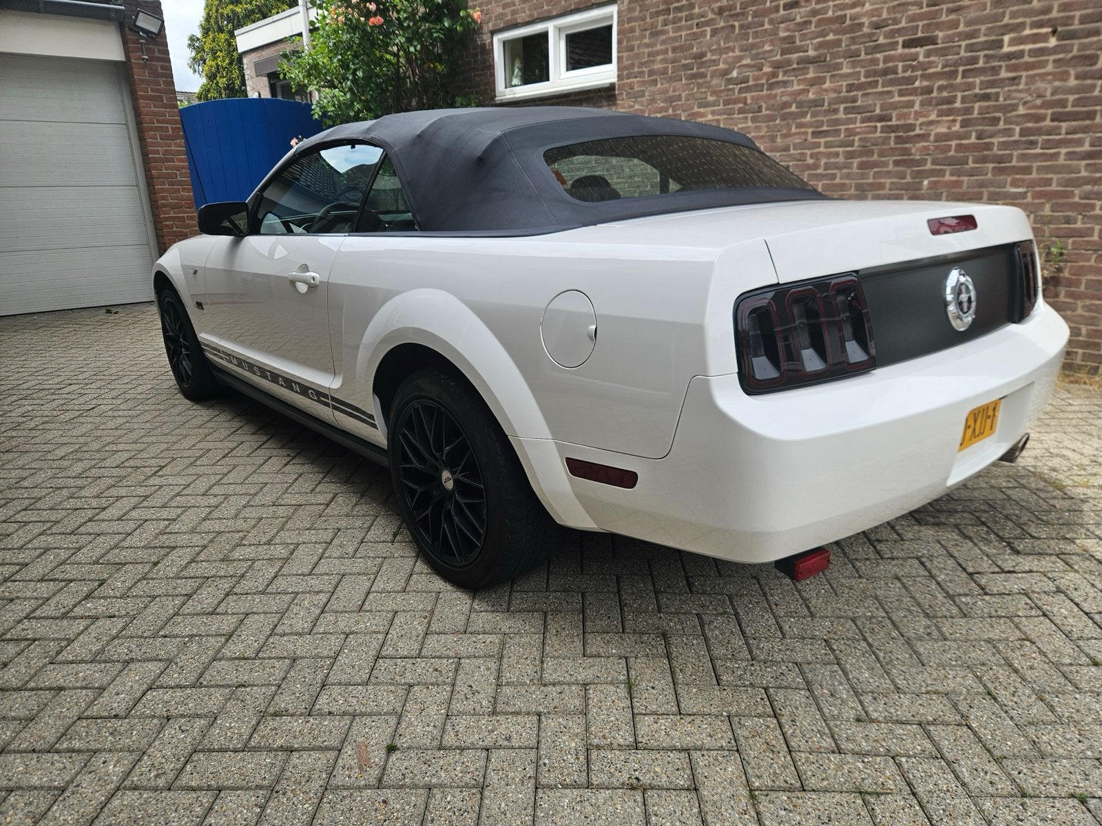 Ford Mustang 2007 Wit, Auto's, Zwart, 4 stoelen, Wit, 205 pk