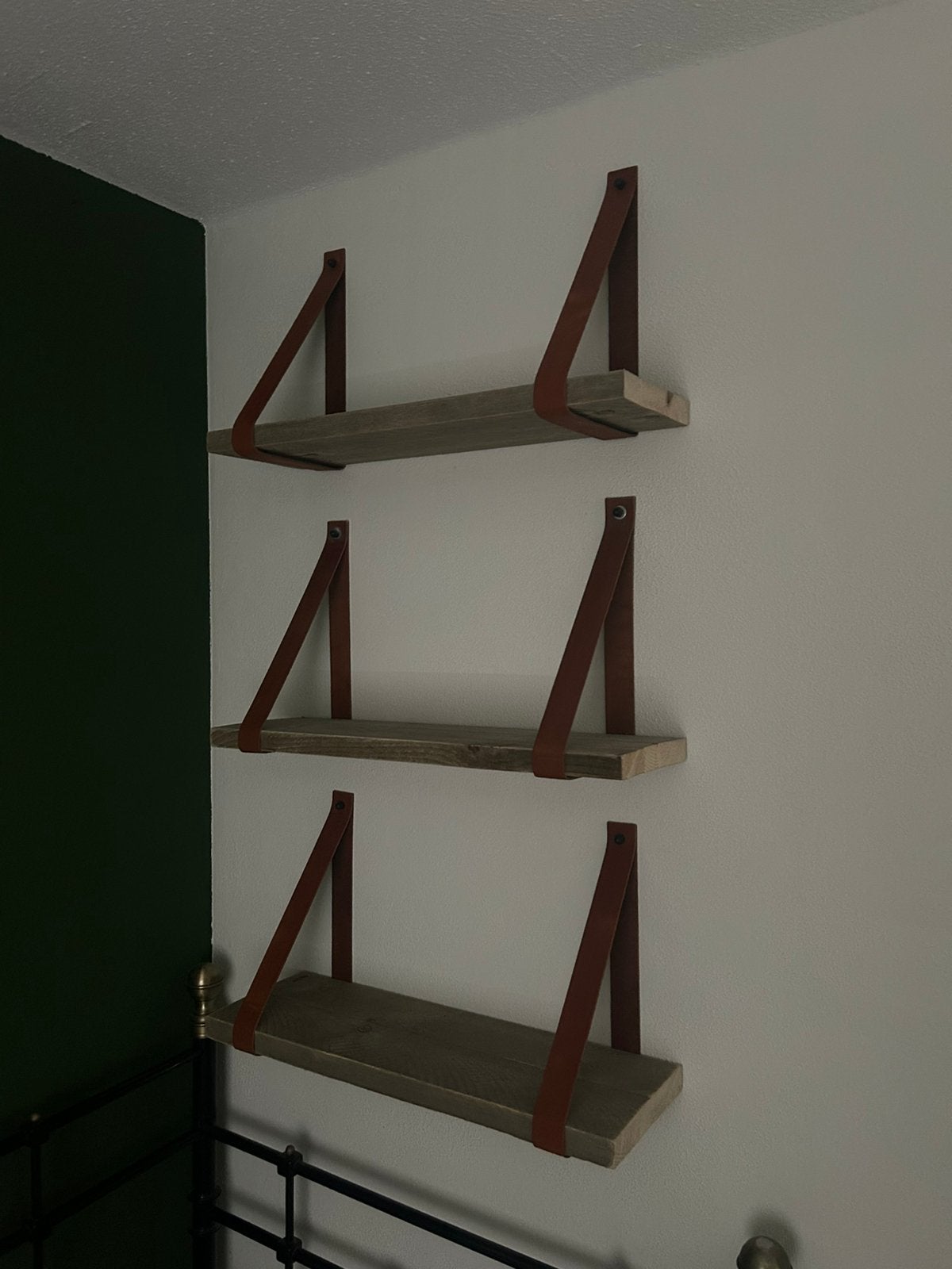 Stoere Set van 3 Steigerhouten Plankjes met Lederen Banden, Ophalen, Zo goed als nieuw