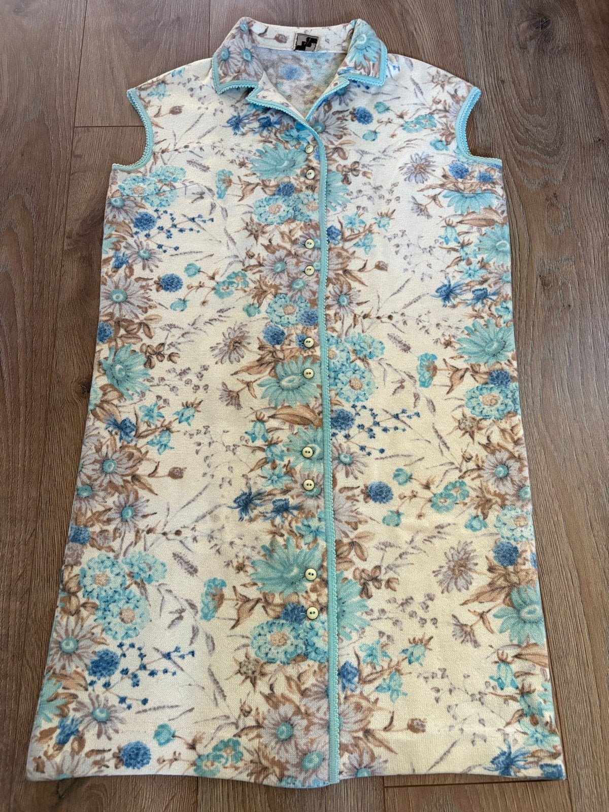 Vintage wollen jurk met bloemenprint merk KIO, Kleding | Dames, Blauw, Maat 42/44 (L), Ophalen of Verzenden, Knielengte