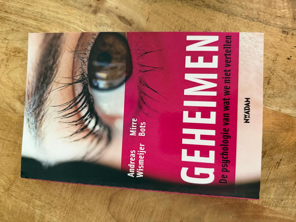 Geheimen: De psychologie van wat we niet vertellen, Ophalen of Verzenden, Zo goed als nieuw, Sociale psychologie