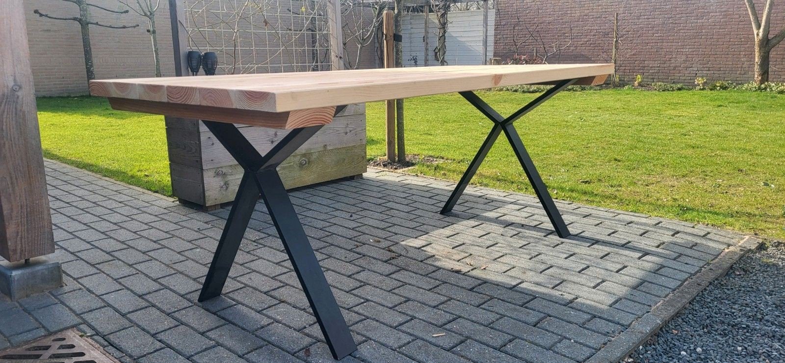 Foto 2 van Douglas tuintafel