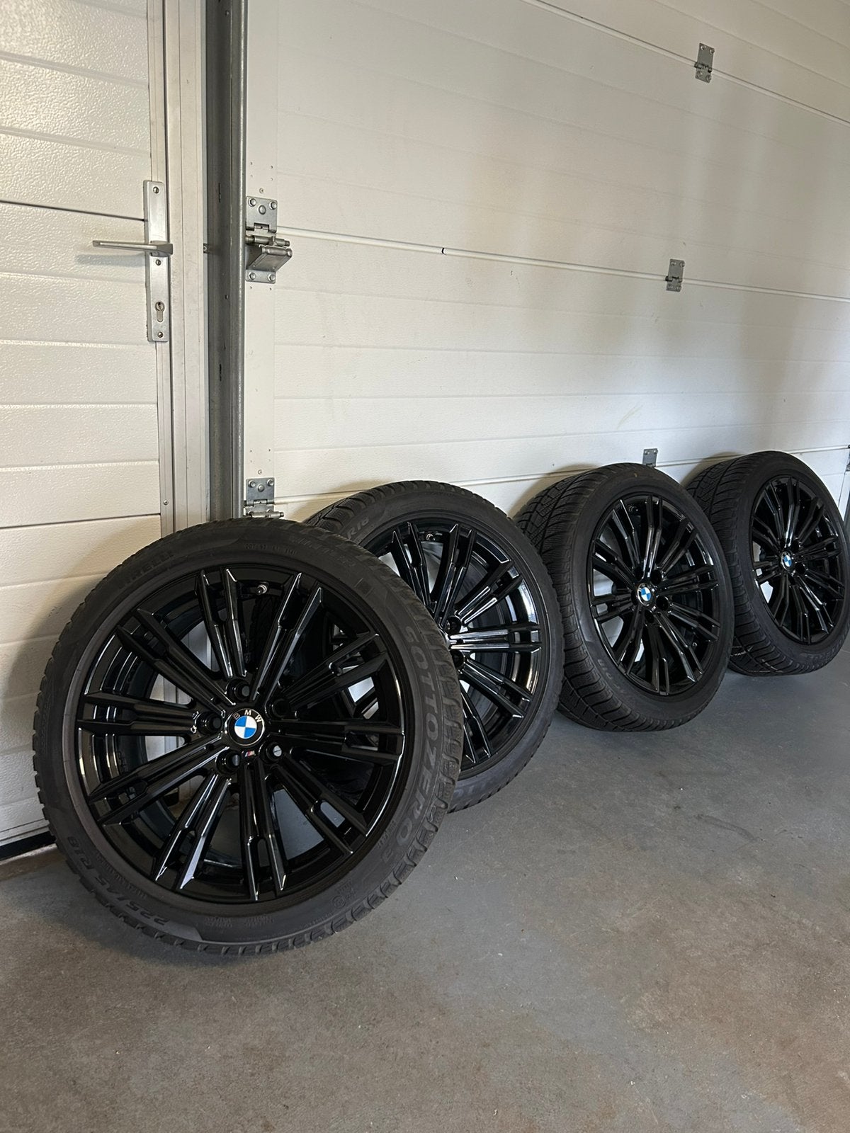Originele BMW velgen 18 inch Pirelli winterbanden style 790M, Ophalen, 18 inch, Gebruikt, Banden en Velgen