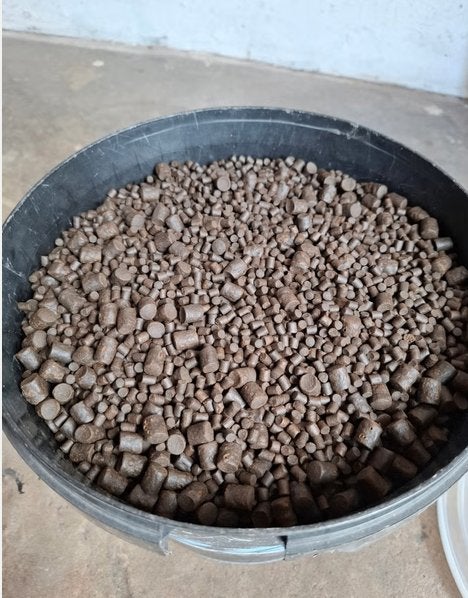 Emmer met 8 KG pellets te koop!, Ophalen, Zo goed als nieuw, Overige typen