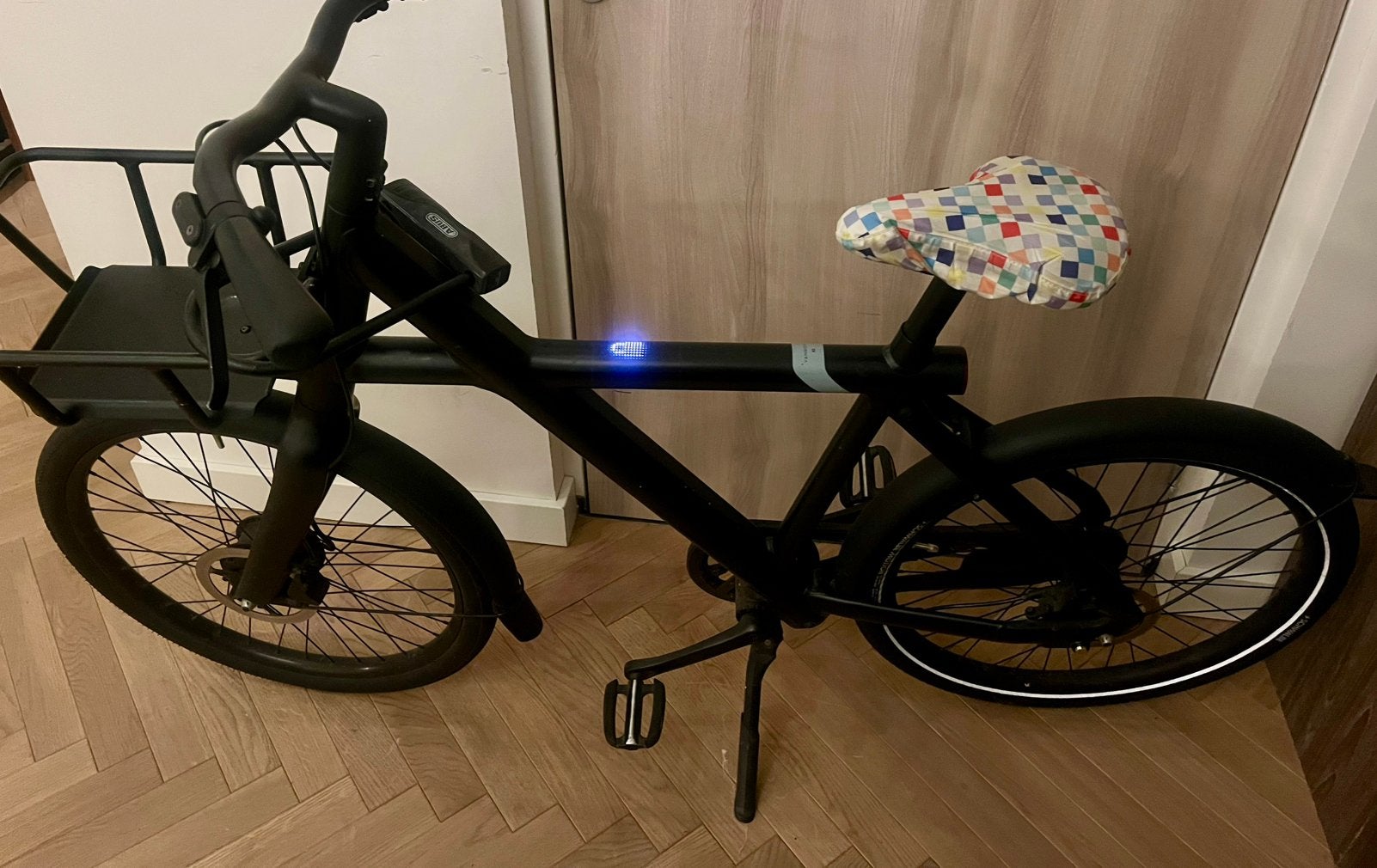 VanMoof X3 incl originele accessoires -1 extra nieuwe drager, Fietsen en Brommers, Ophalen, Zo goed als nieuw, Vanmoof