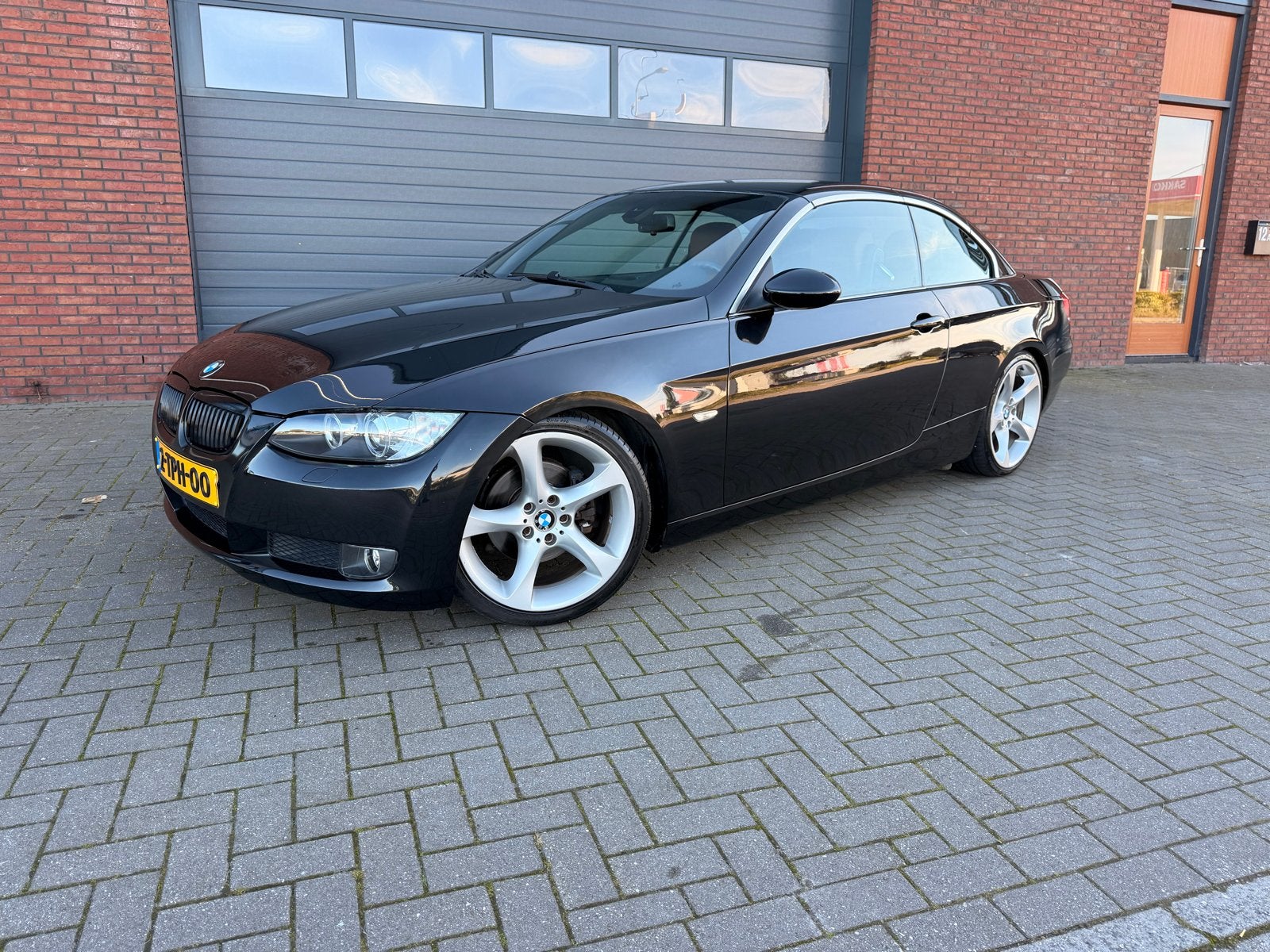 BMW 320i Cabrio Executive  2007 Zwart, hardtop, Auto's, 1995 cc, Cabriolet, 4 stoelen, Zwart