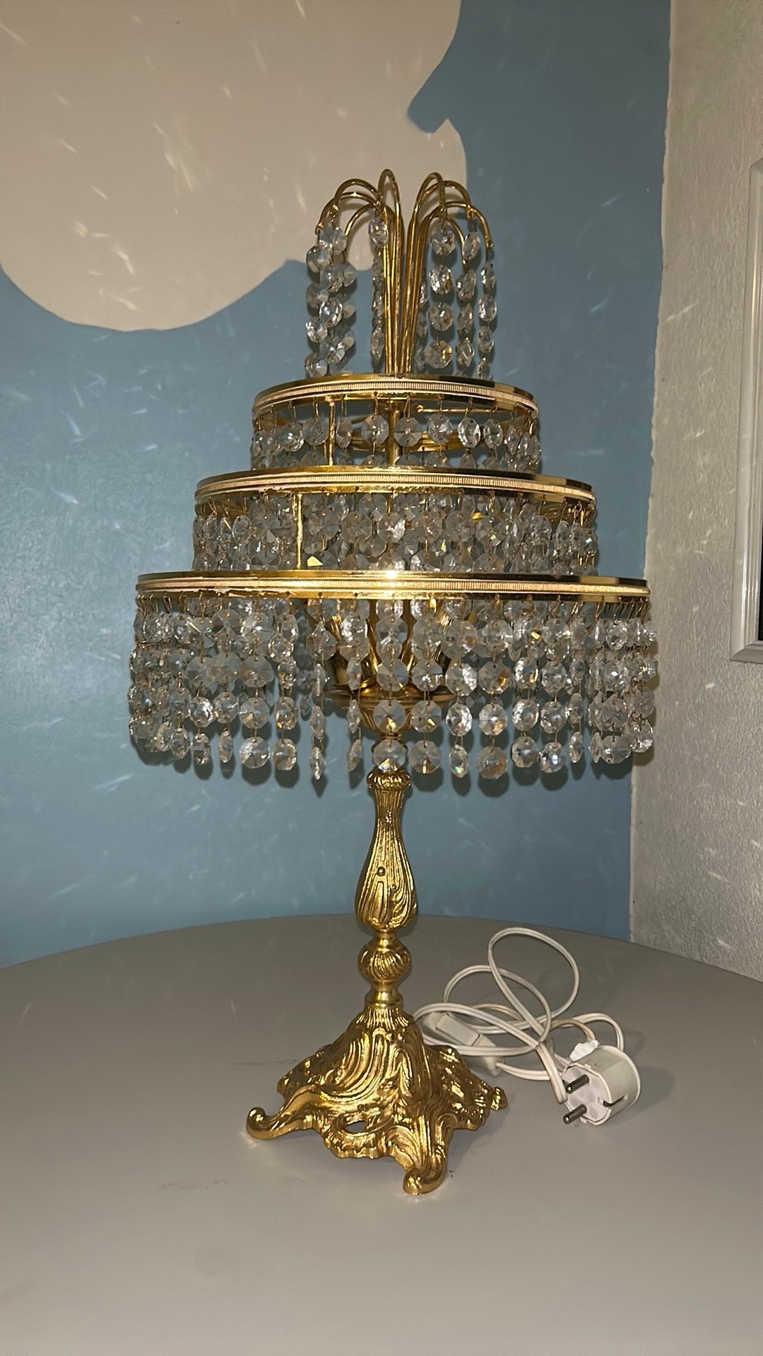 Gouden tafellamp met kristallen kralen, Overige merken, E14 (klein), Zo goed als nieuw, Klassiek