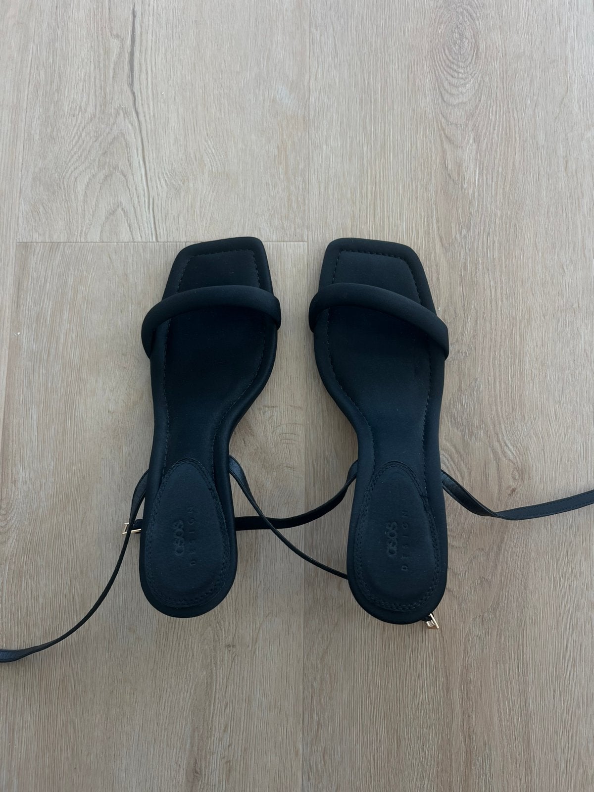 Zwarte hakjes ASOS, Kleding | Dames, Schoenen, Ophalen of Verzenden, Zo goed als nieuw, Pumps