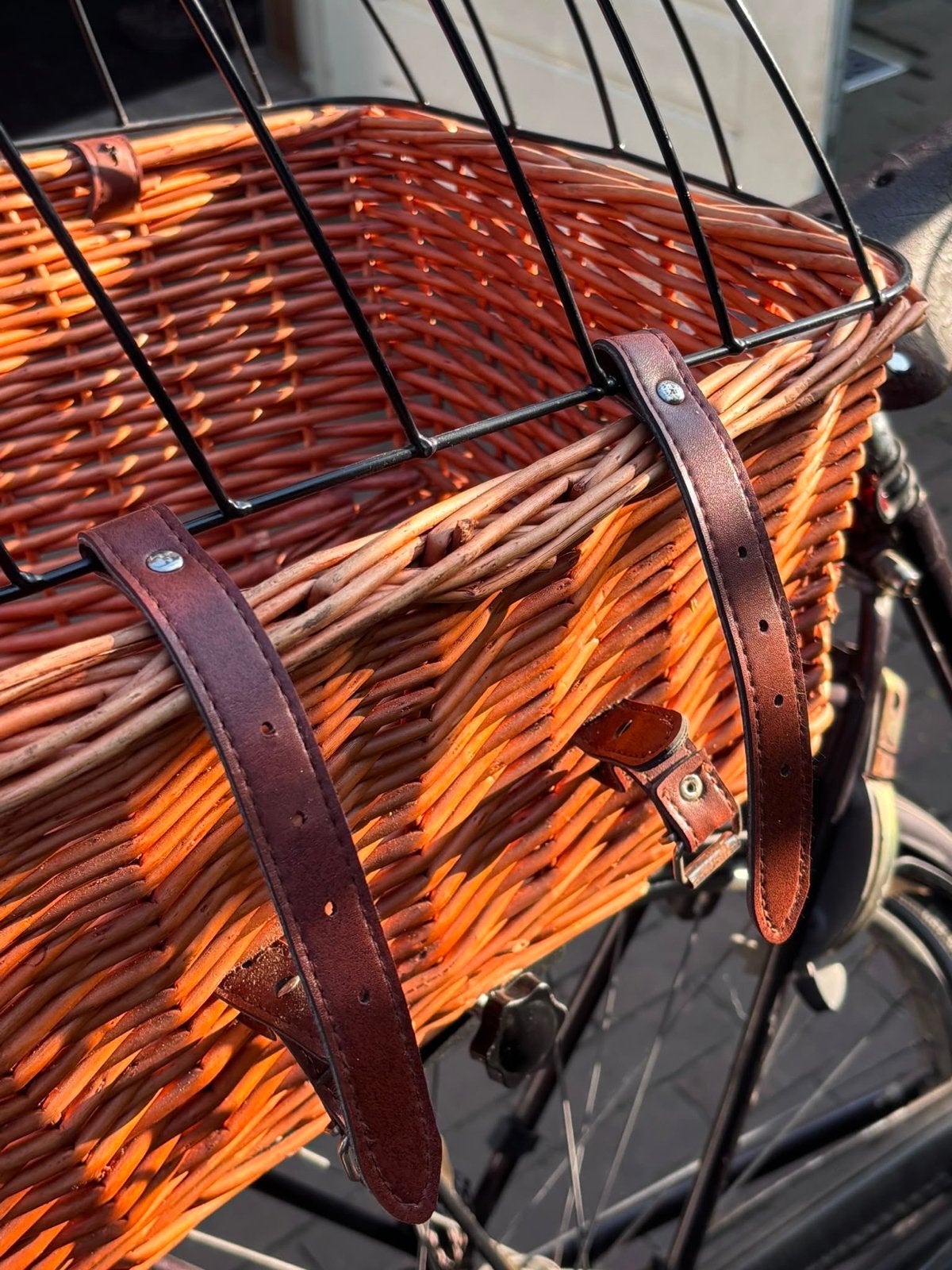 Rotan fietsmand met metalen koepel voor huisdier, Fietsen en Brommers, Fietsaccessoires | Fietsmanden, Ophalen, Zo goed als nieuw
