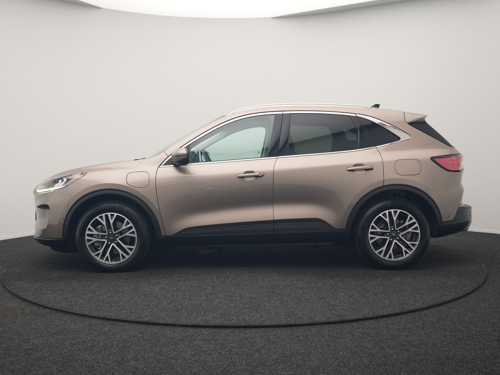 Foto 2 van Ford Kuga 2.5 Titanium PHEV 225pk Dealer O.H. | Adaptive Cru
