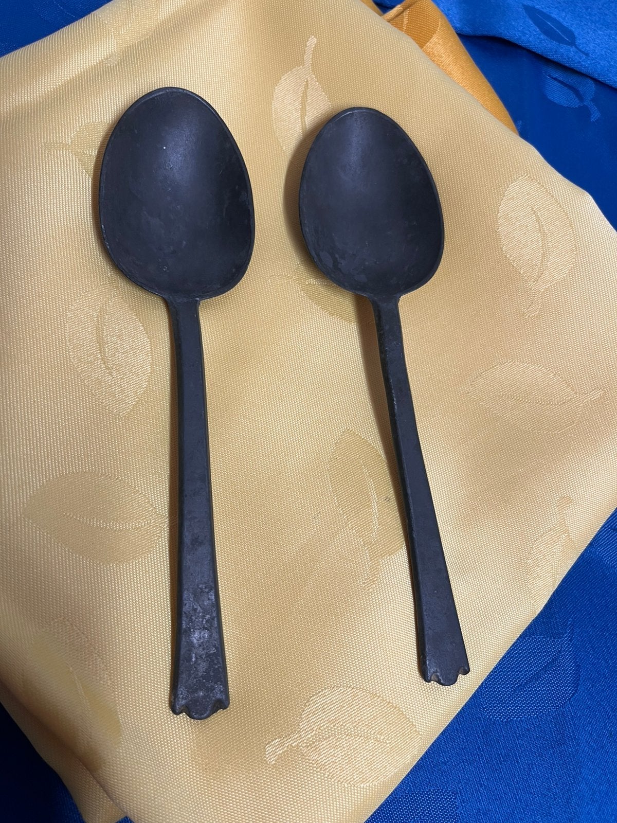2 stuks antieke Tinnen Lepels met bekroond uiteinde, Ophalen of Verzenden