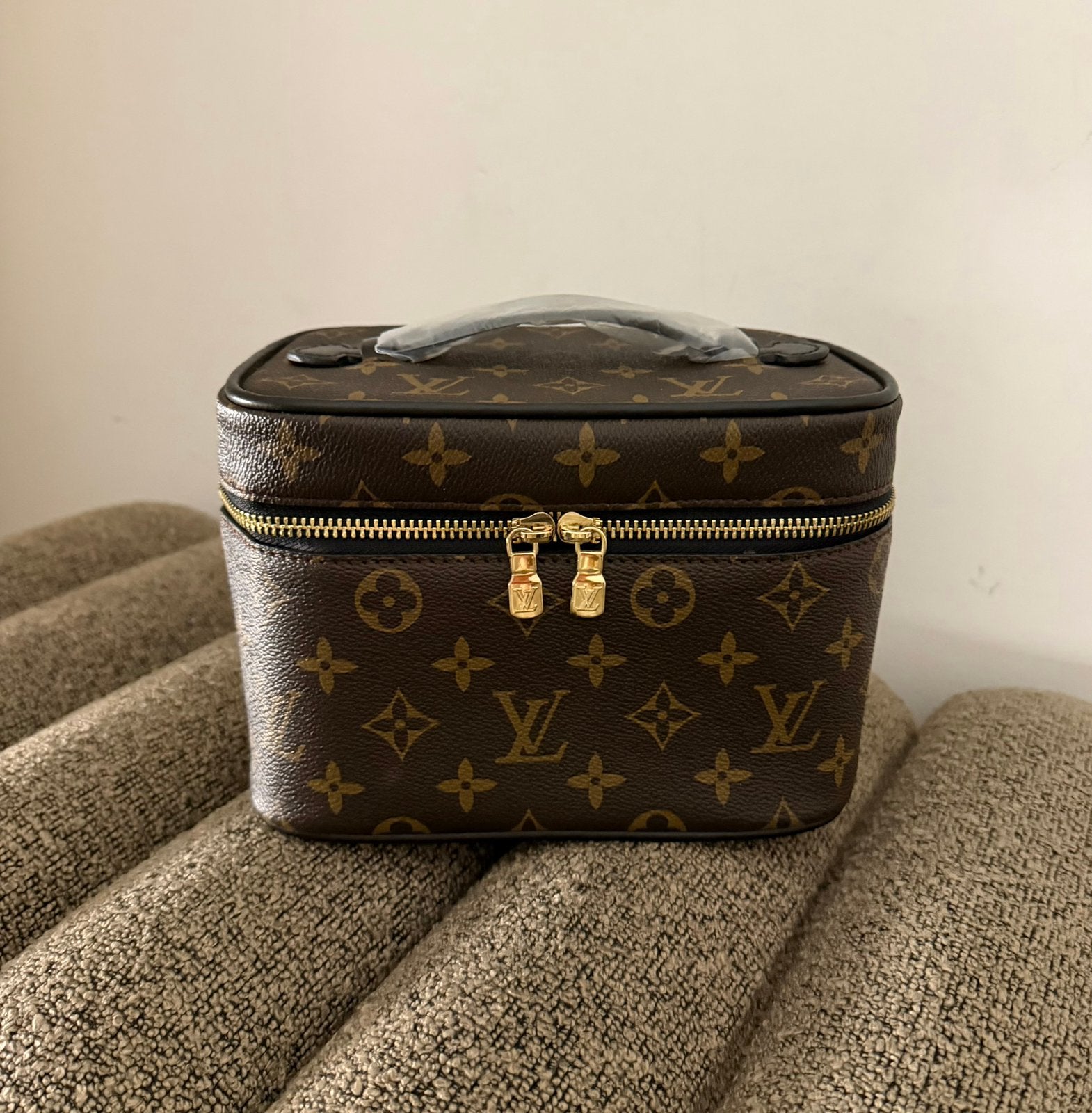 Louis Vuitton Nice mini beautycase nieuw, Ophalen, Nieuw, Bruin, Softcase