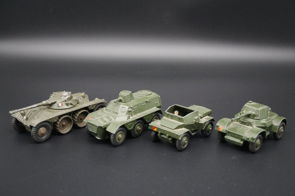 4 Dinky Toys scout en armoured cars - TOP vintage, Ophalen of Verzenden