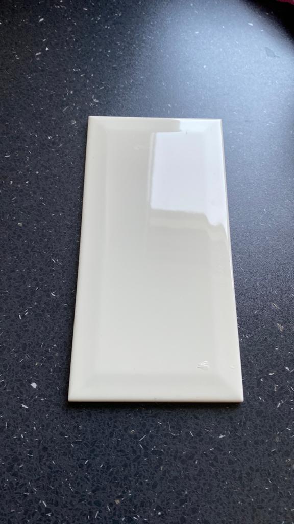 GRATIS 44 Metrotegels, 10x20 cm, gebroken wit, Doe-het-zelf en Verbouw, Tegels, Ophalen, Keramiek, Minder dan 5 m², Wandtegels