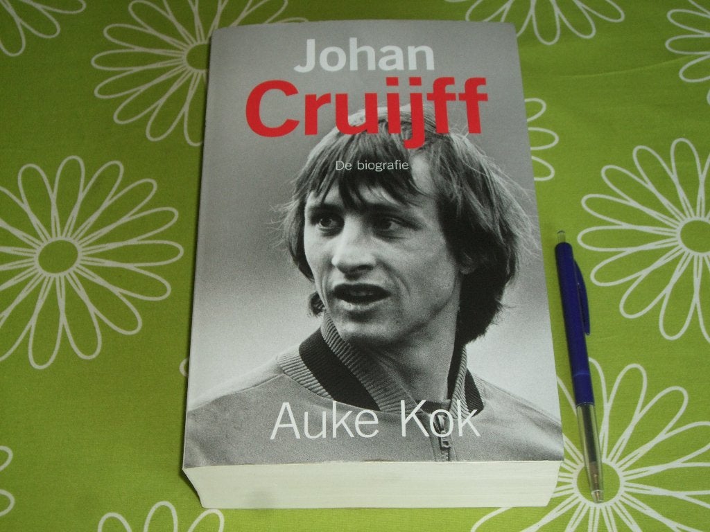 Johan Cruijff - de biografie - door Auke Kok, Ophalen of Verzenden, Zo goed als nieuw, Auke Kok, Balsport