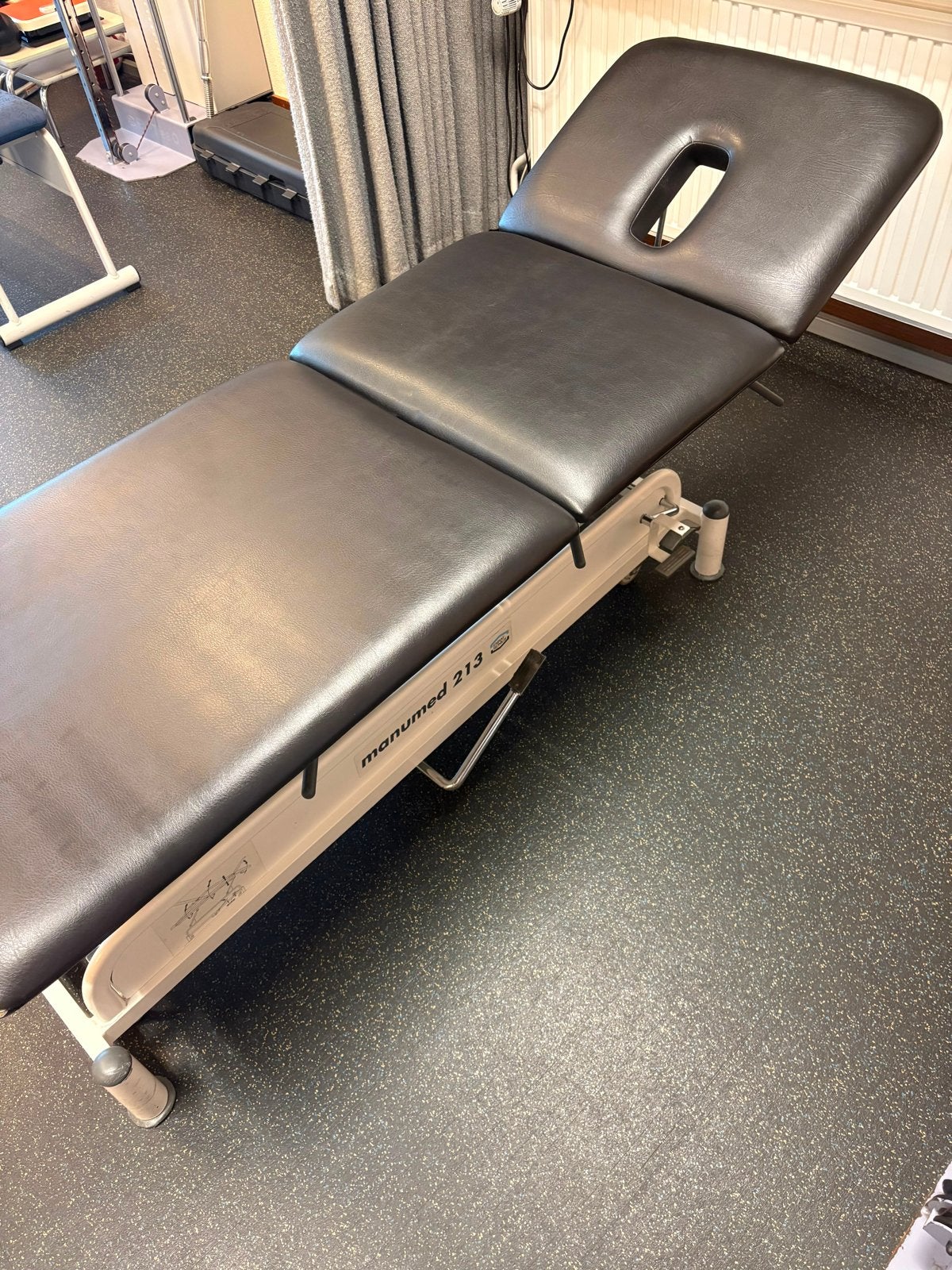 Behandelbank Manumed 213, Ophalen, Gebruikt, Massagetafel