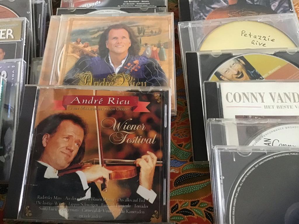 Over de 100 CD te koop 10 stuks voor 5,00, Ophalen