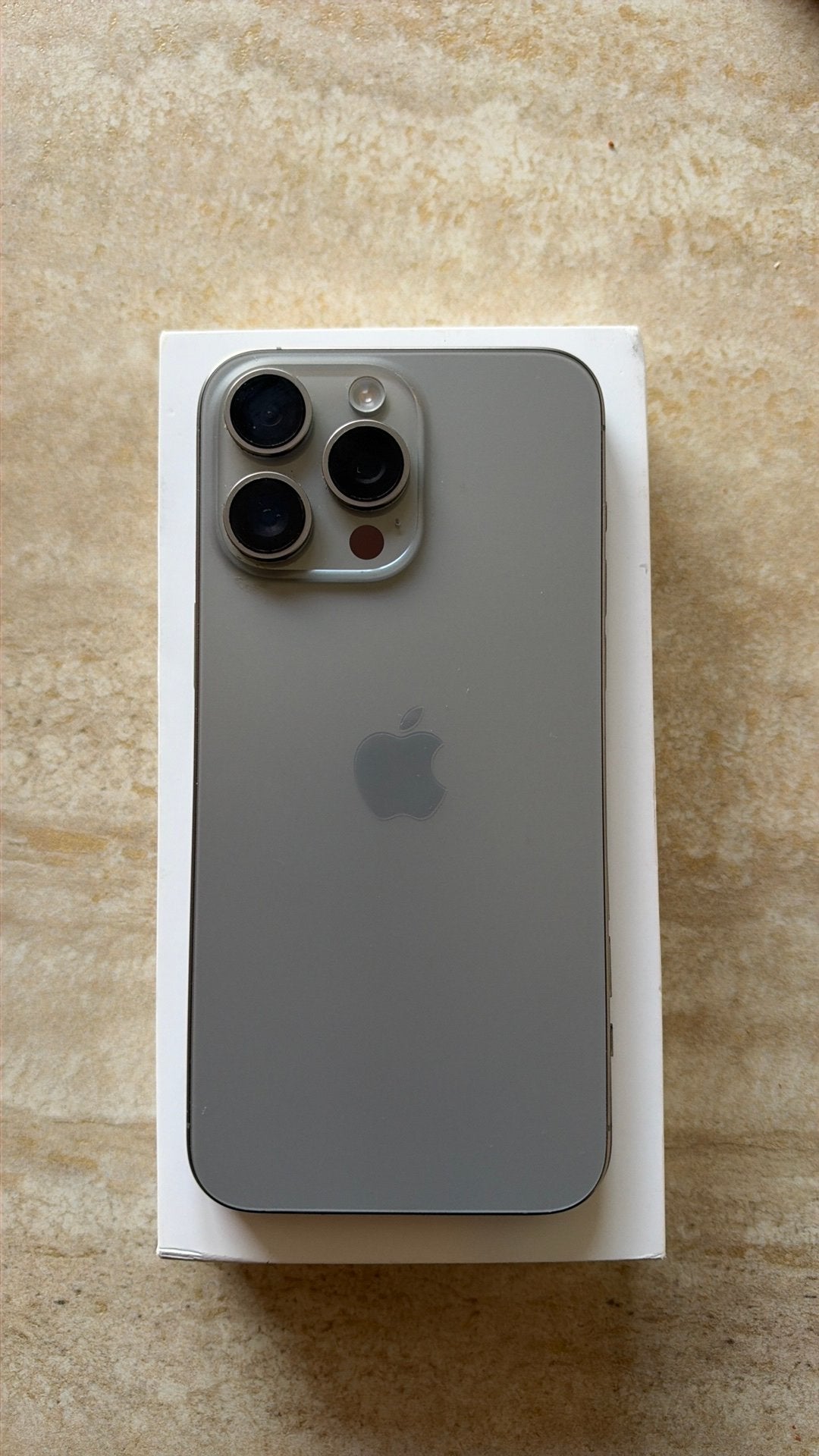 Iphone 15 pro max titanium
