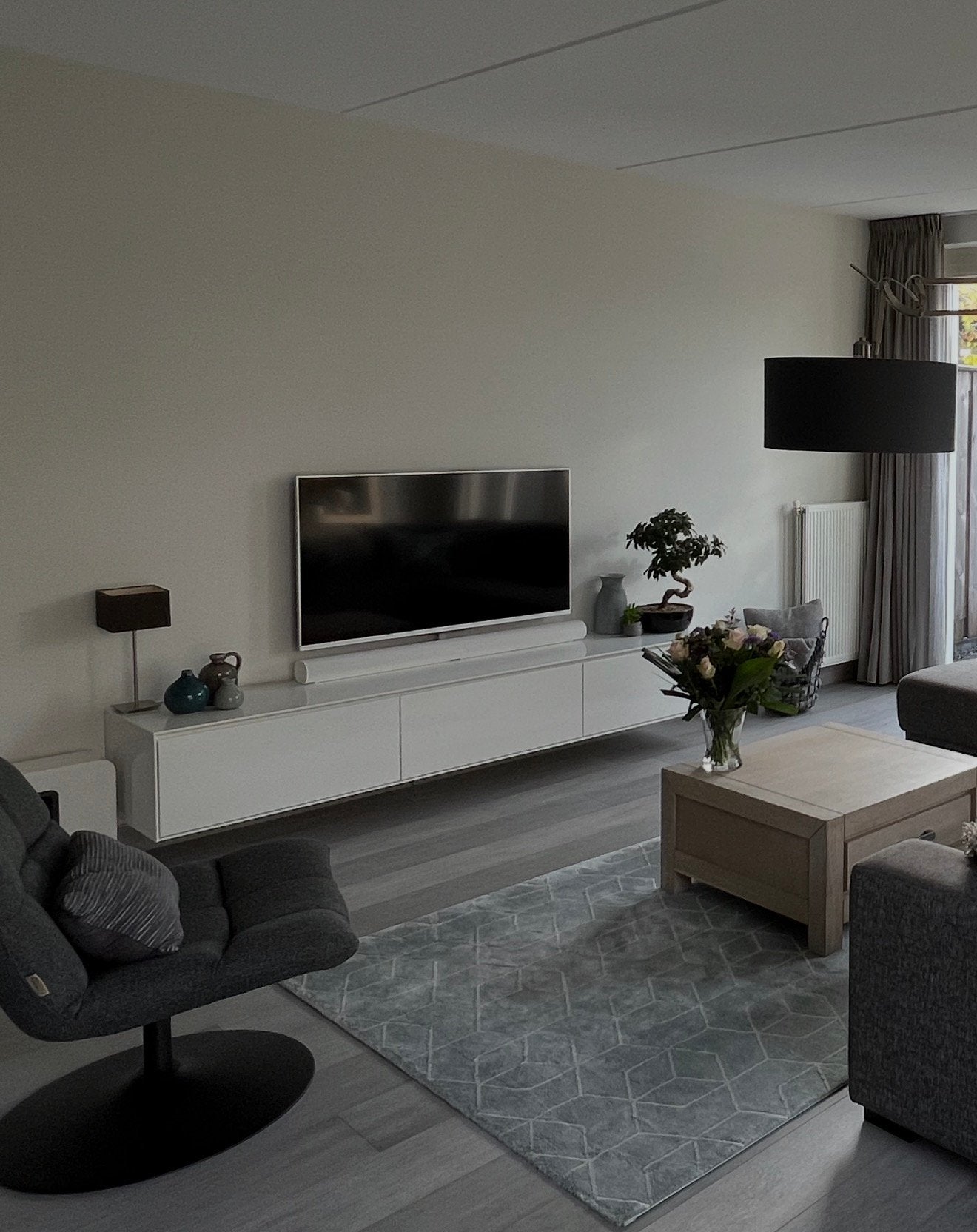 Hoogglans Witte TV-meubel/dressoir met 3 kleppen Goossens, Huis en Inrichting, Kasten | Televisiemeubels, Ophalen, Gebruikt, 200 cm of meer