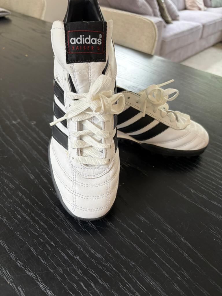 Adidas Kaiser 5 NIEUW!, Maat XS of kleiner, Ophalen of Verzenden, Zo goed als nieuw, Schoenen