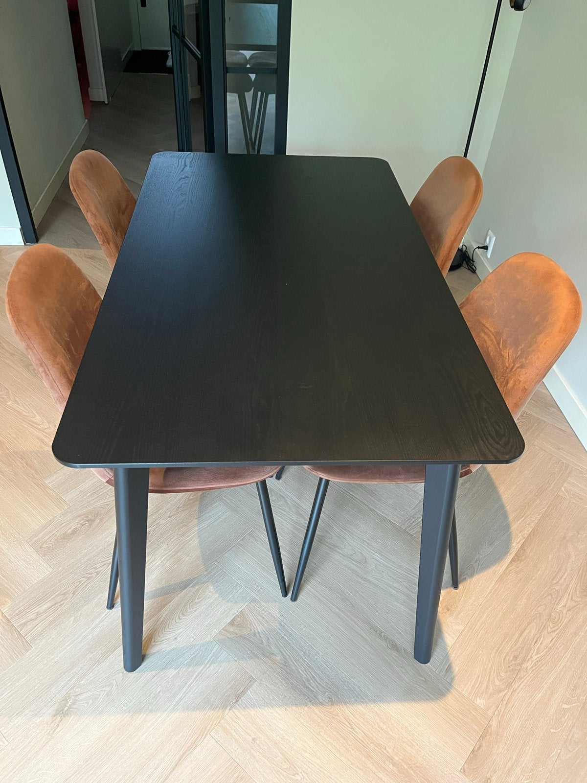 Moderne eettafel met 4 stoelen, 100 tot 150 cm, Zo goed als nieuw, Vier personen, Rechthoekig