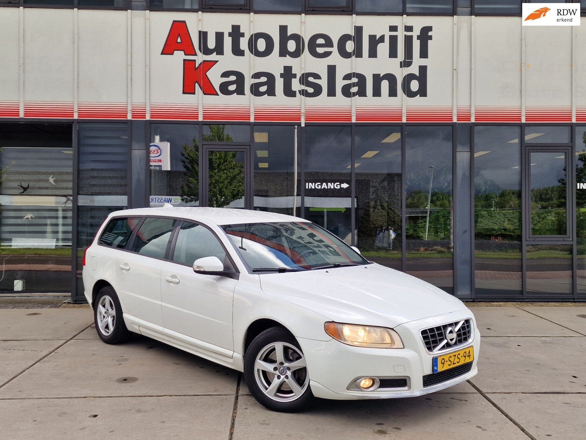 Volvo V70 2.4 d5 Kinetic - Clima - Cruise -, Auto's, Zwart, Wit, V70, Diesel