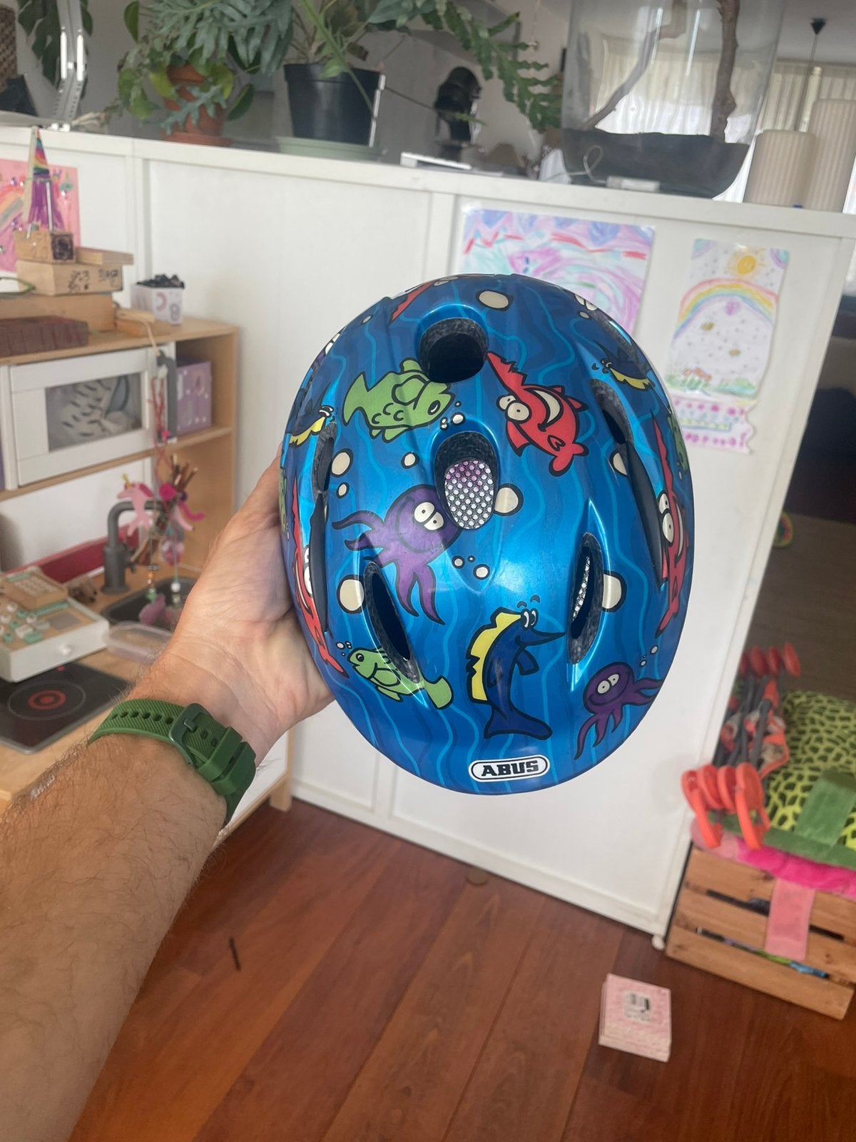 Abus fietshelm kind 3 en 4 jaar., Ophalen, Gebruikt