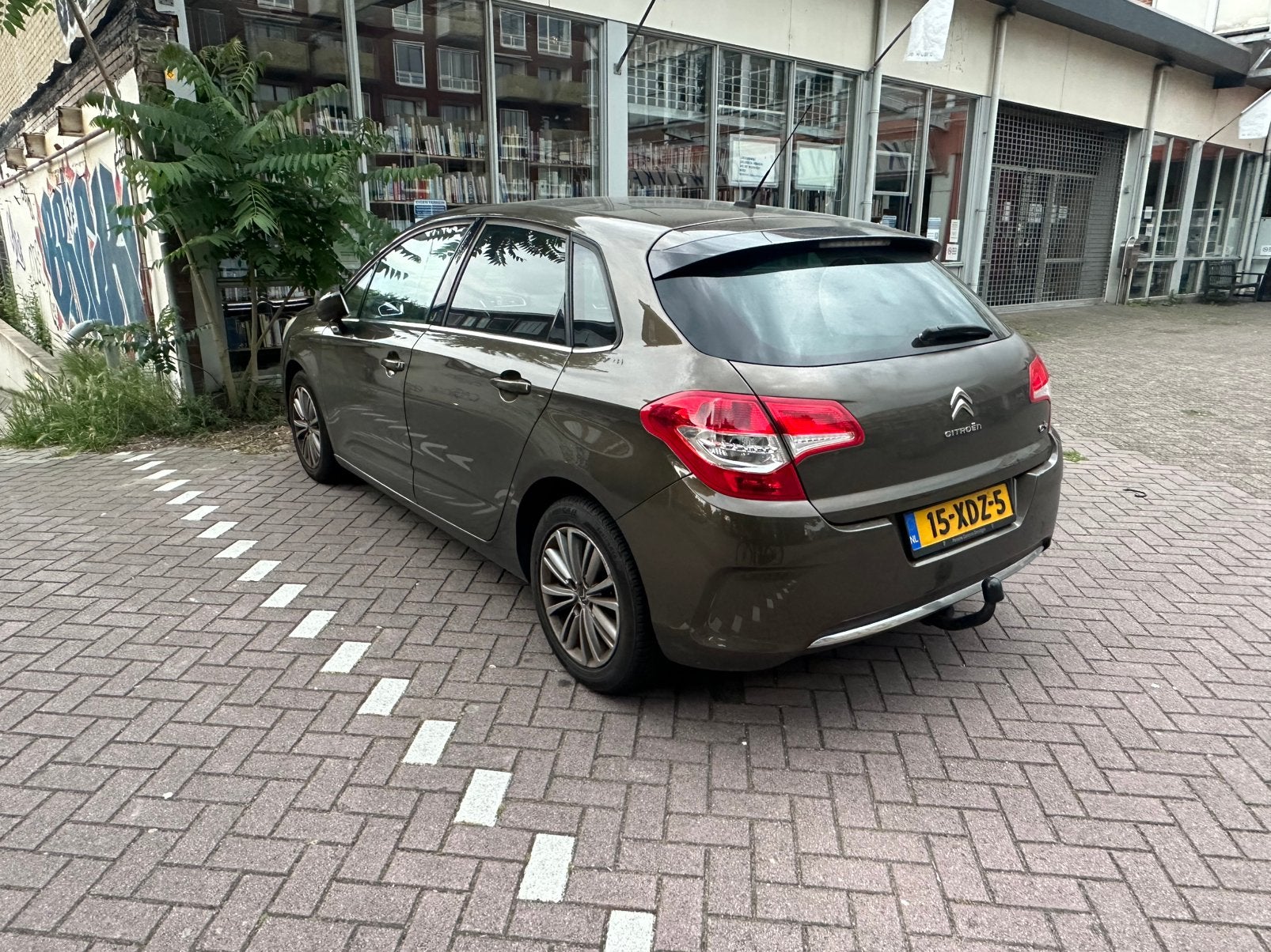 Citroën C4 1.6 VTI Berline 2011 Bruin WEG = WEG, Auto's, Citroën, Voorwielaandrijving, 6 kg, Zwart, Bruin