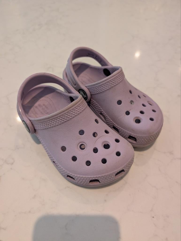 Lichtpaarse Crocs maat 24/25, in goede staat, Gebruikt, Crocs, Jongen of Meisje, Schoenen