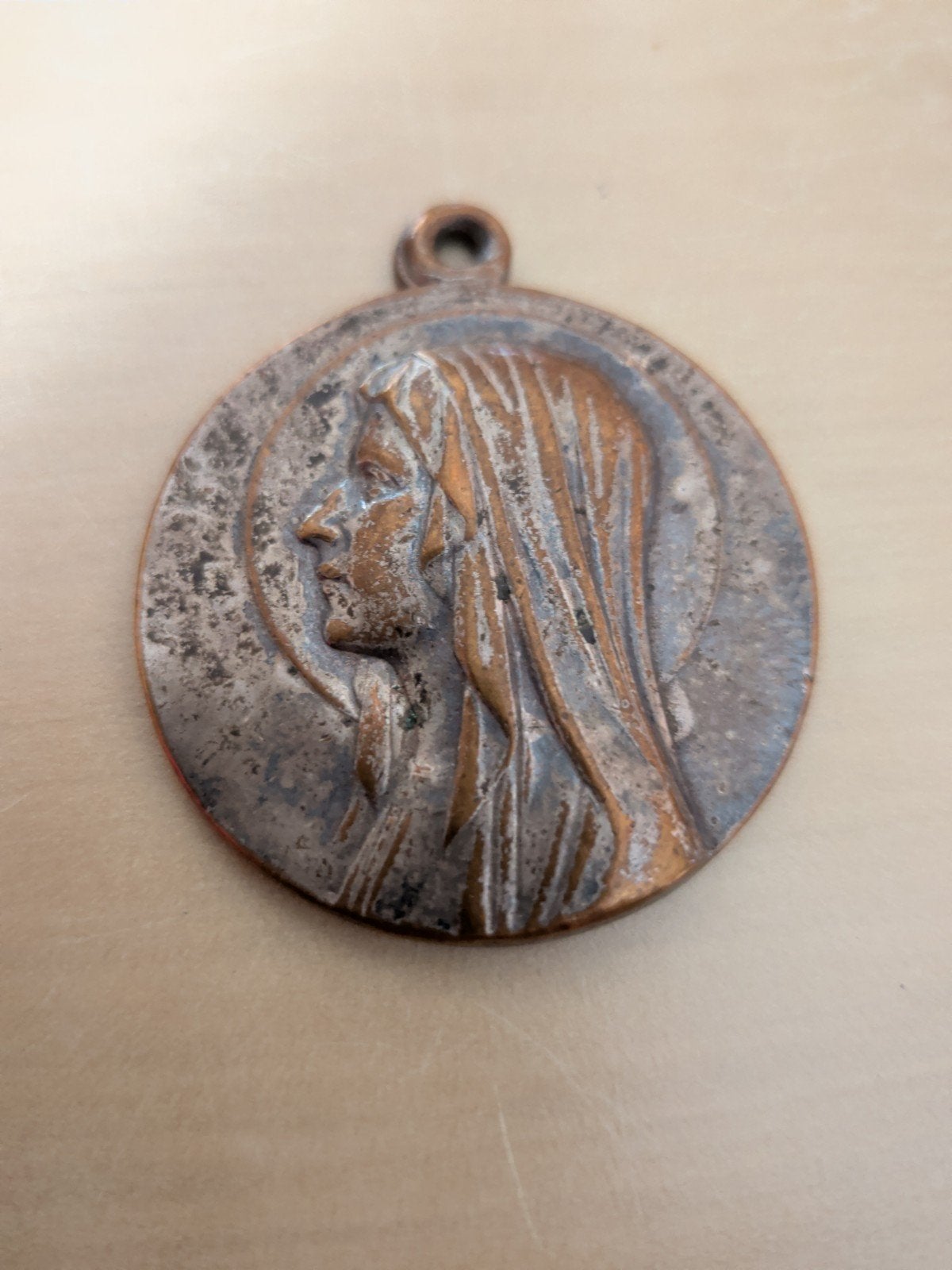 Antieke religieuze medaille - Maria en Bernadette, Antiek en Kunst, Ophalen of Verzenden