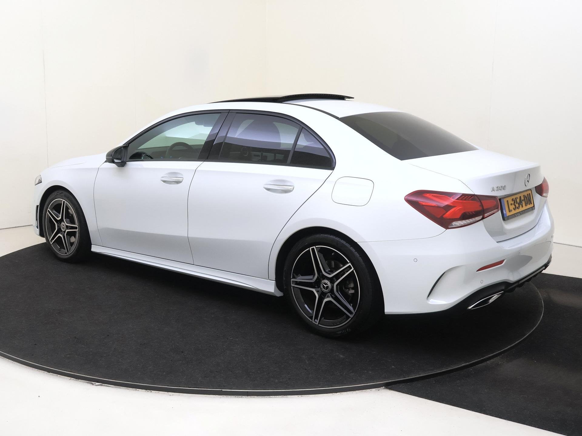 Mercedes-Benz A-klasse 200 Business Solution AMG / Panoramad, Auto's, Gebruikt, 4 cilinders, 1290 kg, Leder en Stof