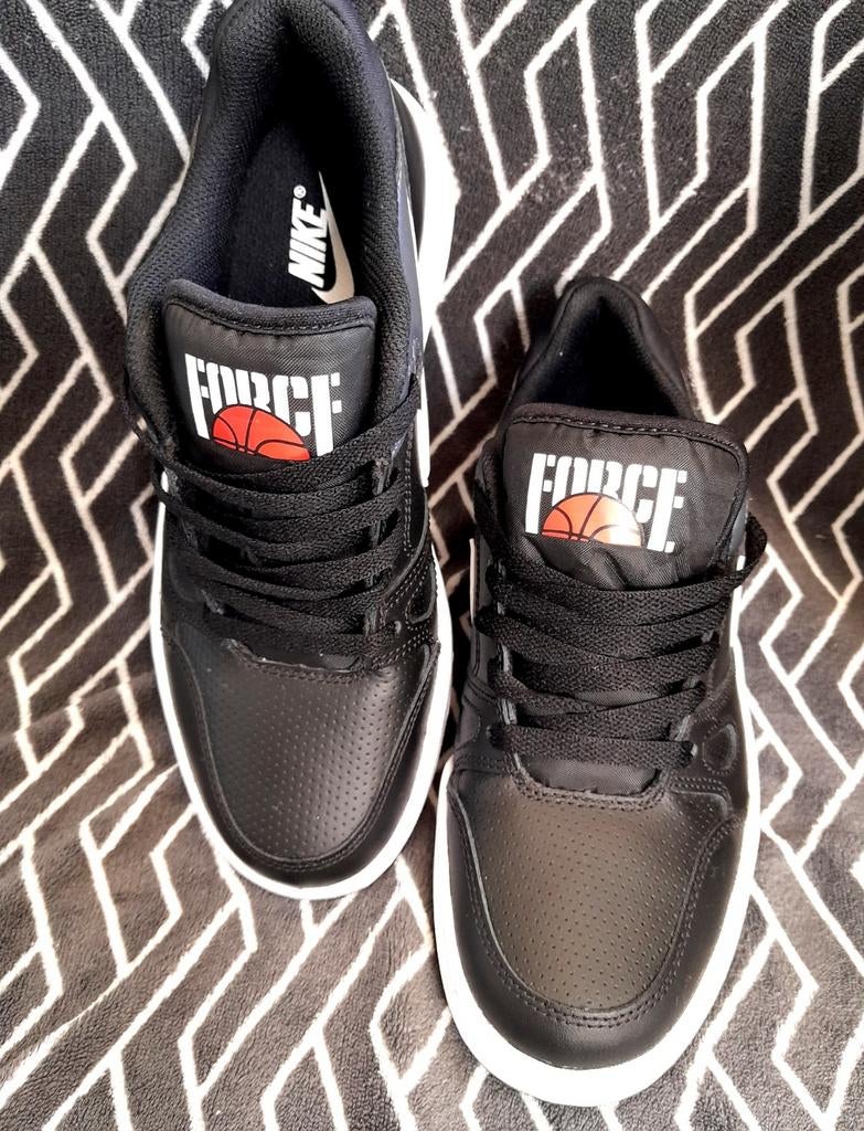 NIEUW - Mooie Nieuwe Nike Full Force. Maat 38,5., Verzenden, Nieuw, Zwart, Nike Full Force