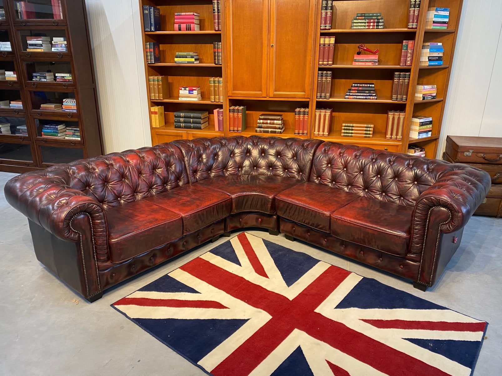Prachtige Chesterfield hoekbank Oxblood rood, Ophalen, Zo goed als nieuw
