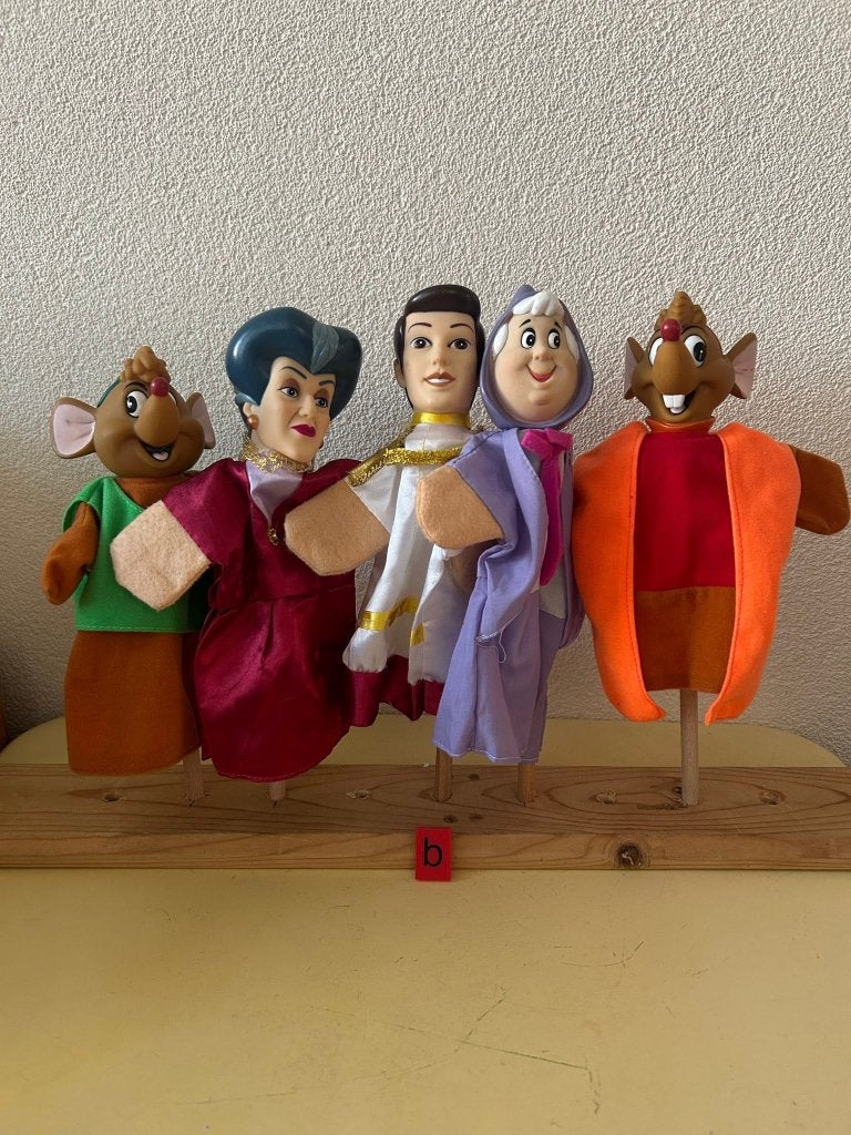 Vijf vintage Assepoester handpoppen poppenkast, Verzamelen, Disney, Albert Heijn B.V., Gebruikt, Lantenservice bereikbaar via de officiële website van Albert Heijn