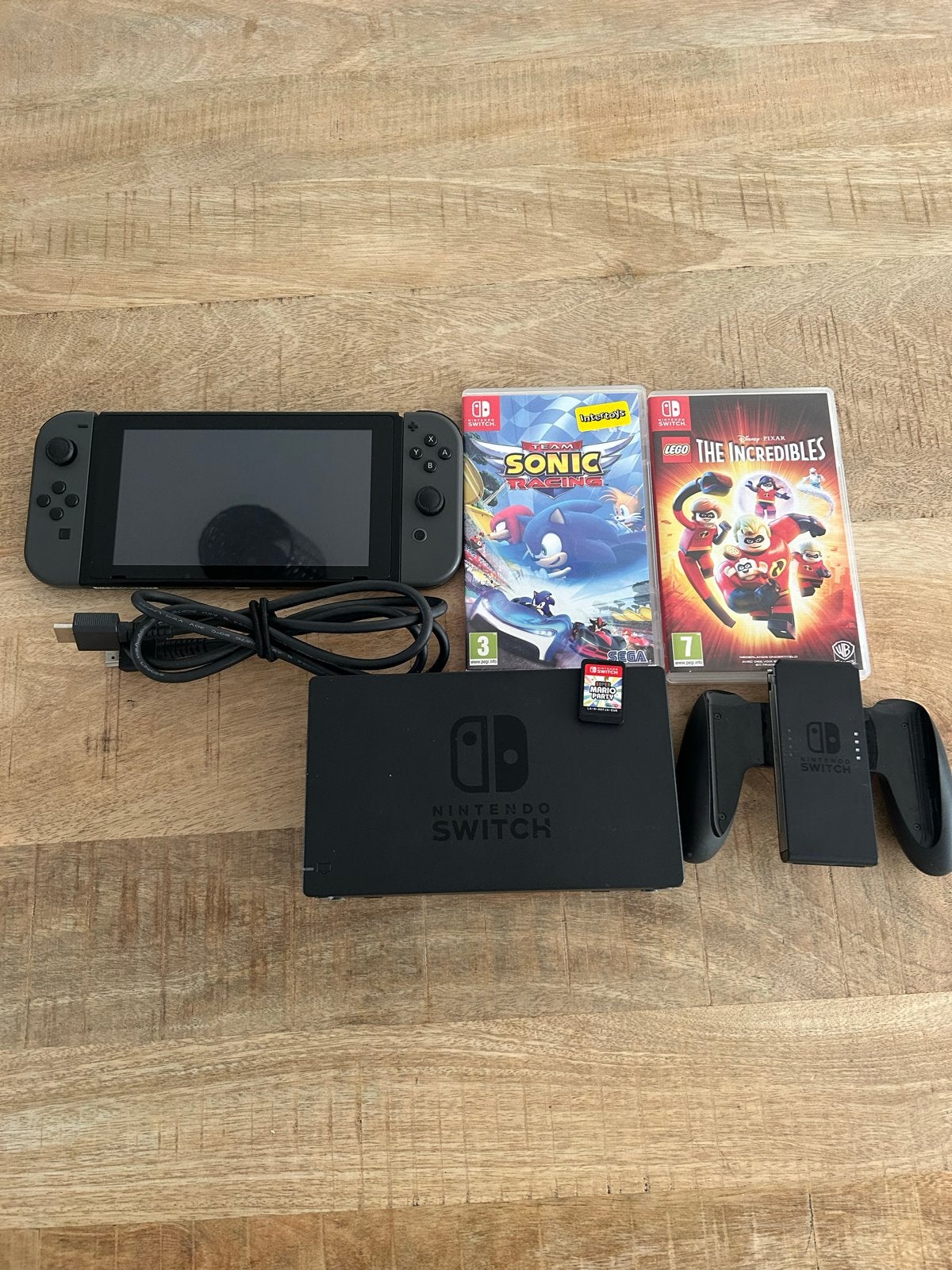 Nintendo Switch met games en accessoires (geen oplader), Met 2 controllers, Ophalen of Verzenden, Switch Original, Gebruikt